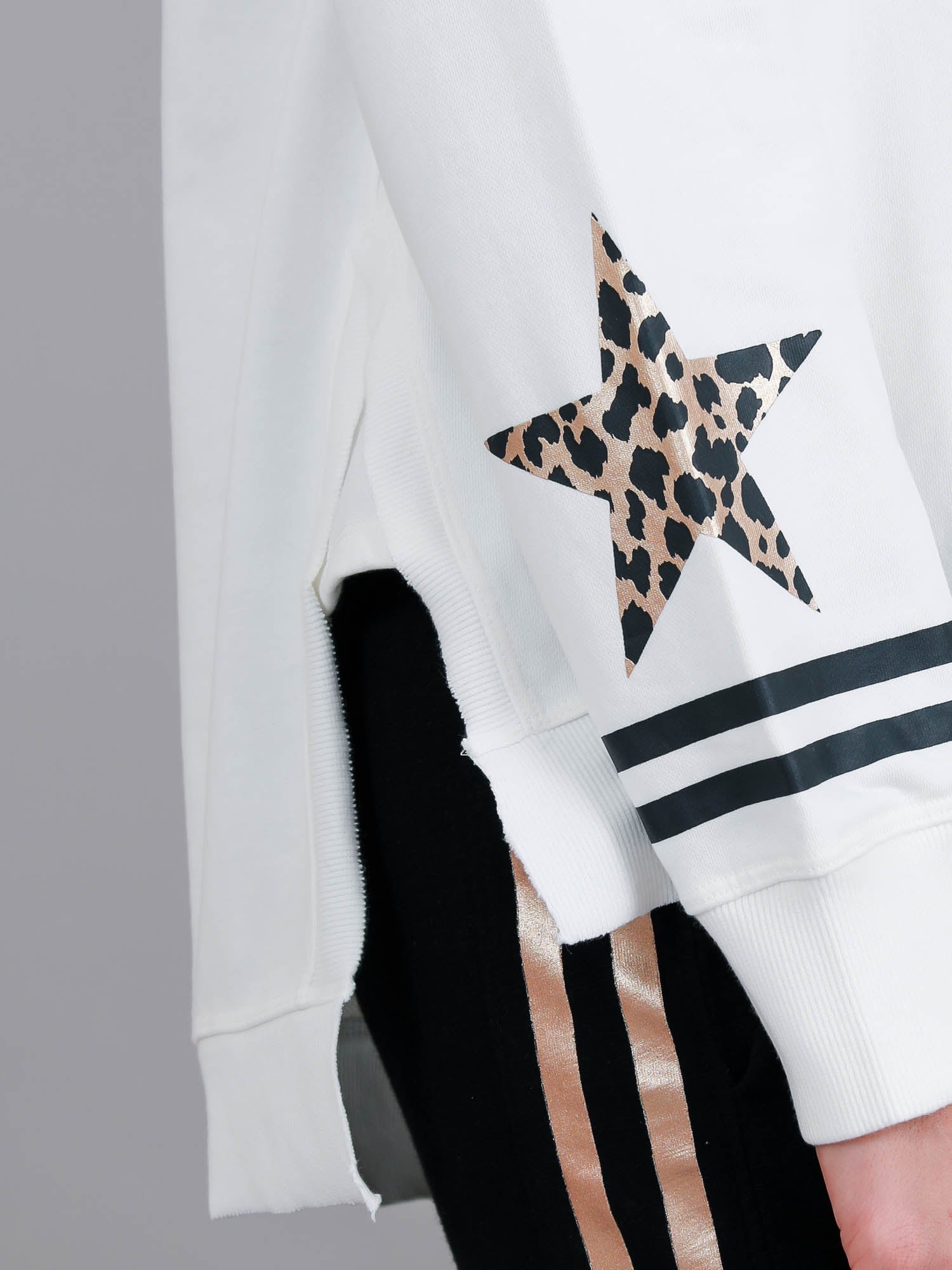white jumpers #color_white