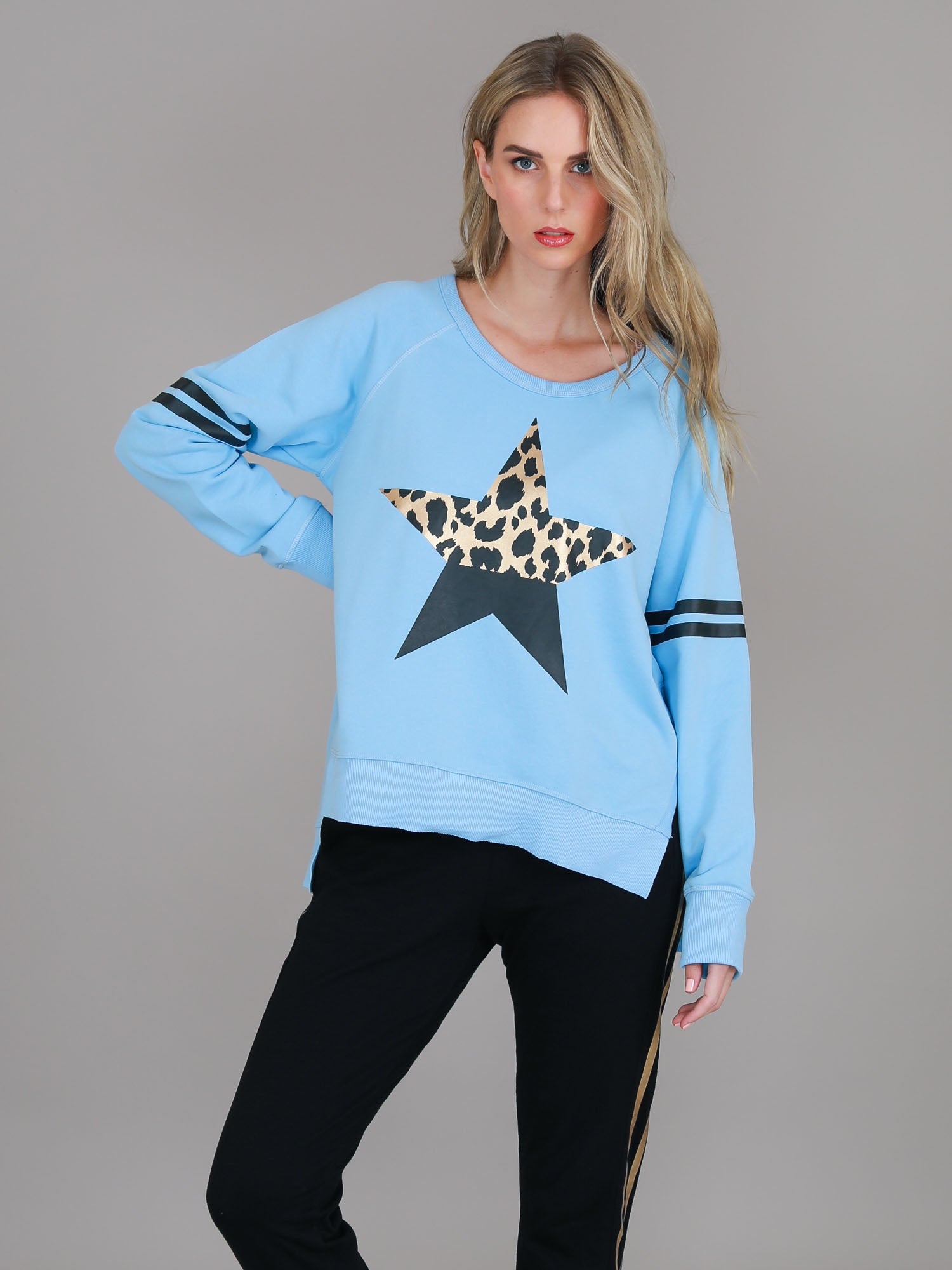 Ginger Leopard Print Splice Star Sweatshirt – Women’s Graphic
