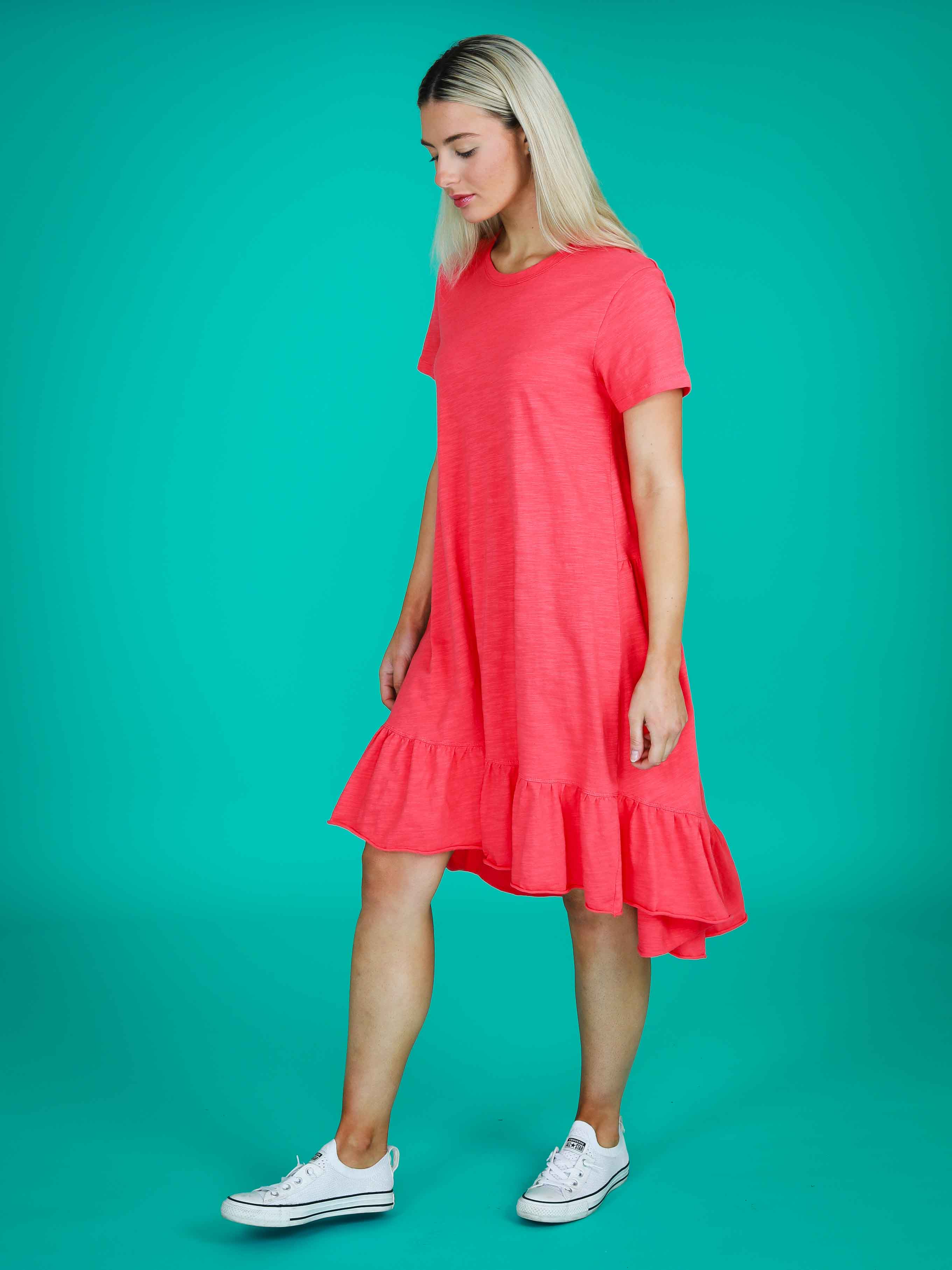 red midi dress #color_lipstick