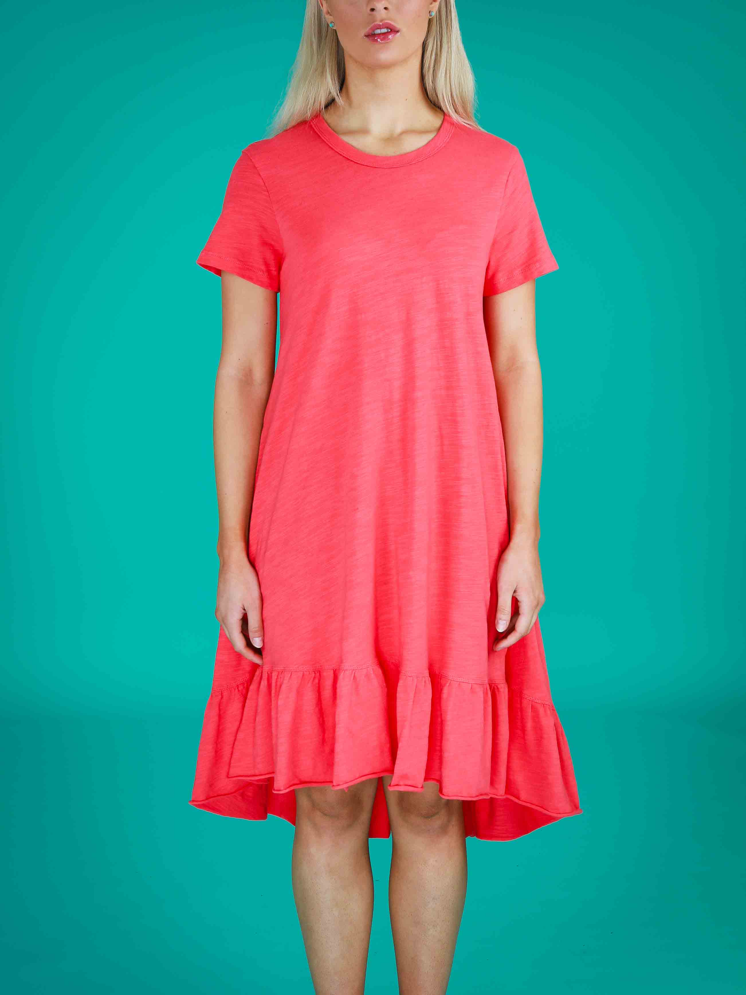 red sundress #color_lipstick