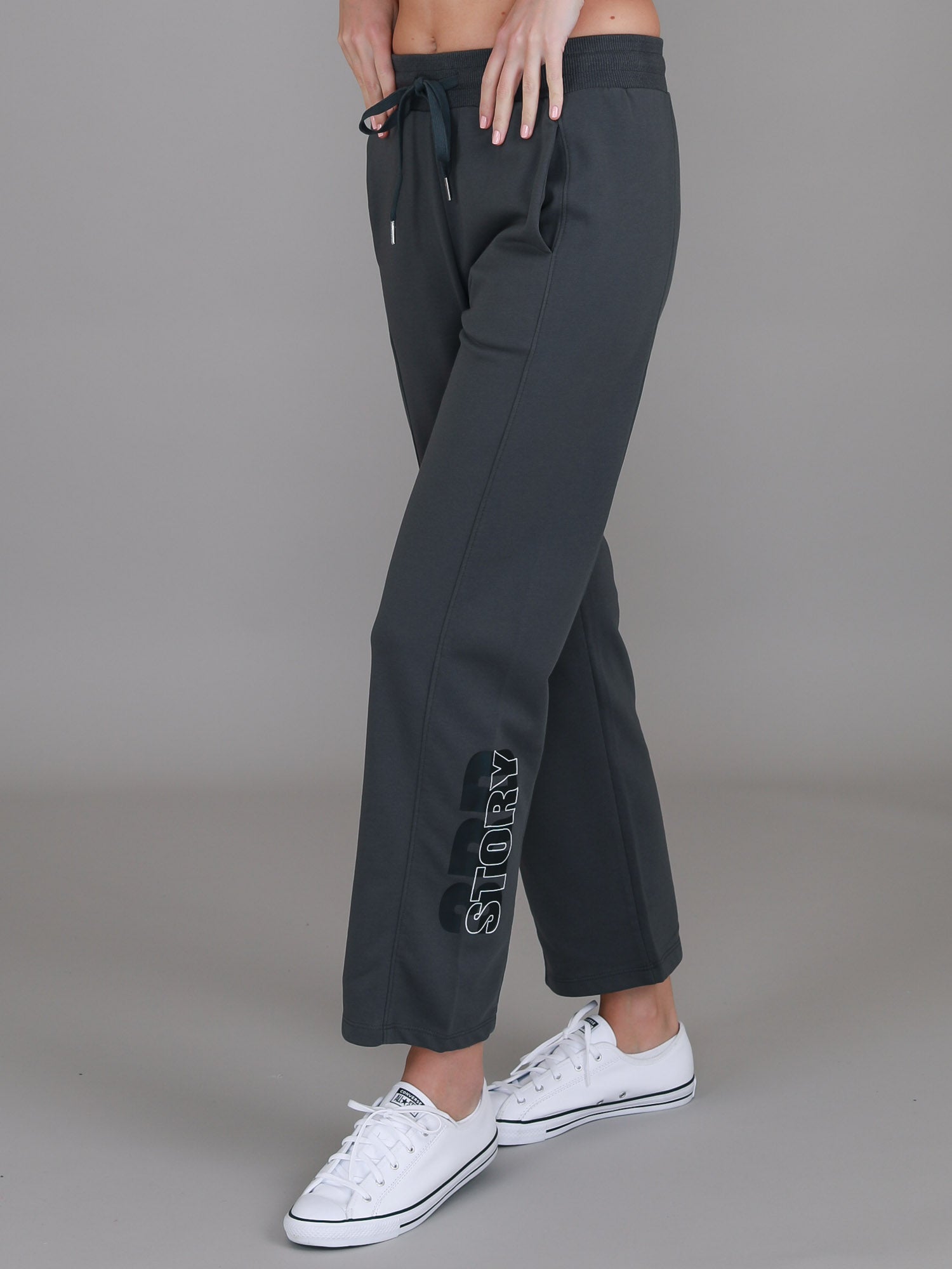 grey baggy sweatpants #color_charcoal