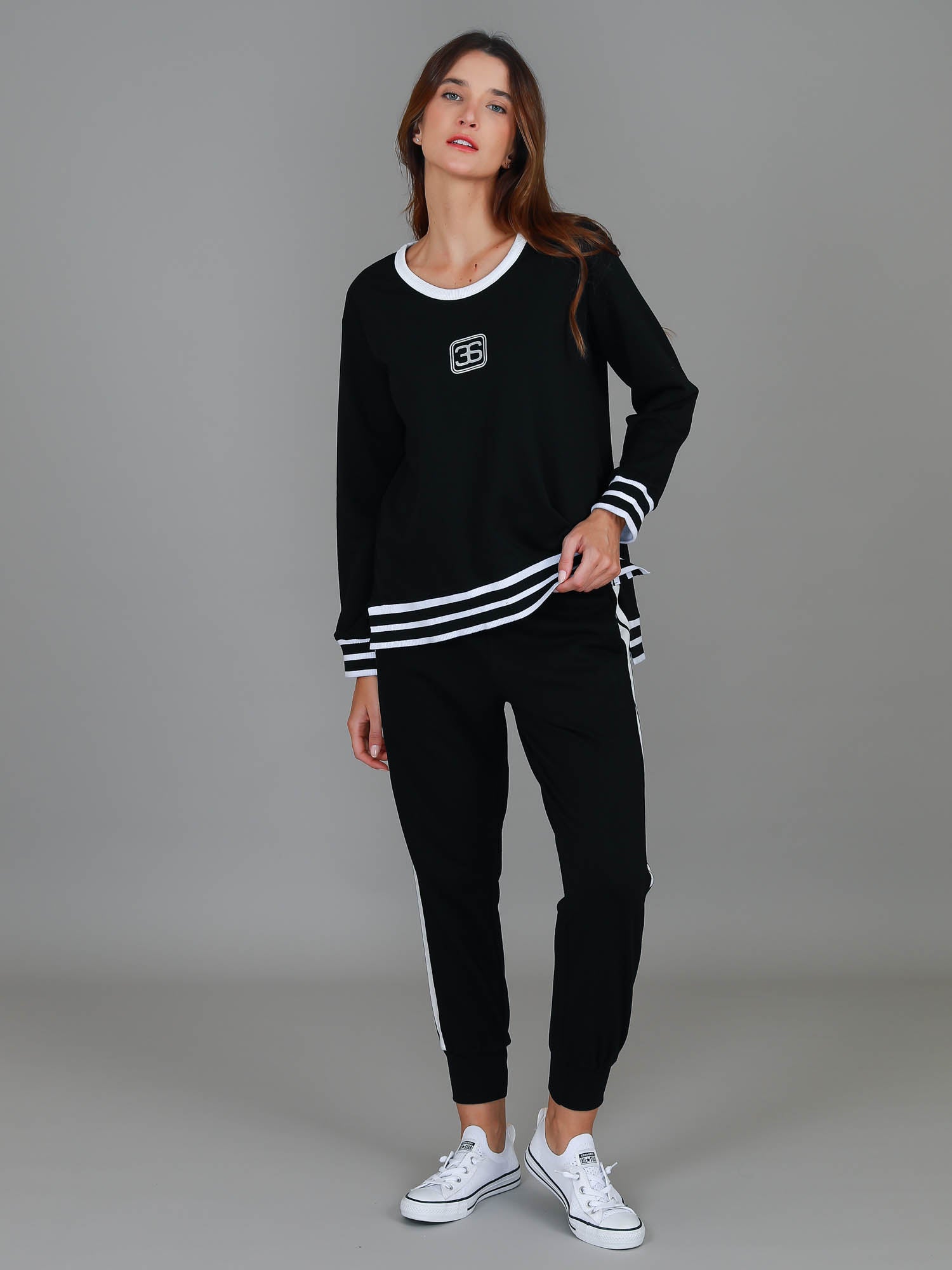 black pullover #color_black