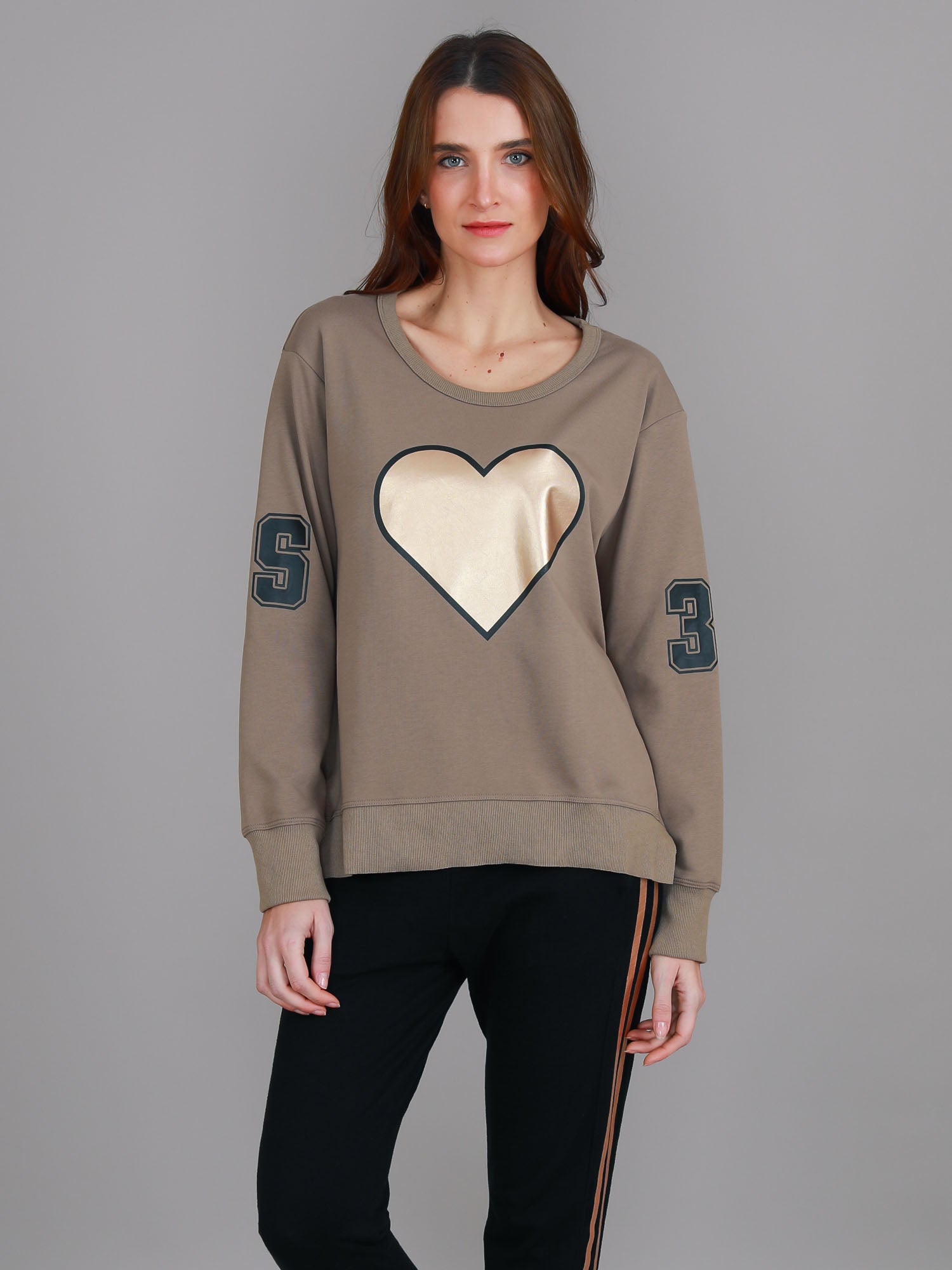 brown sweatshirt #color_ginger