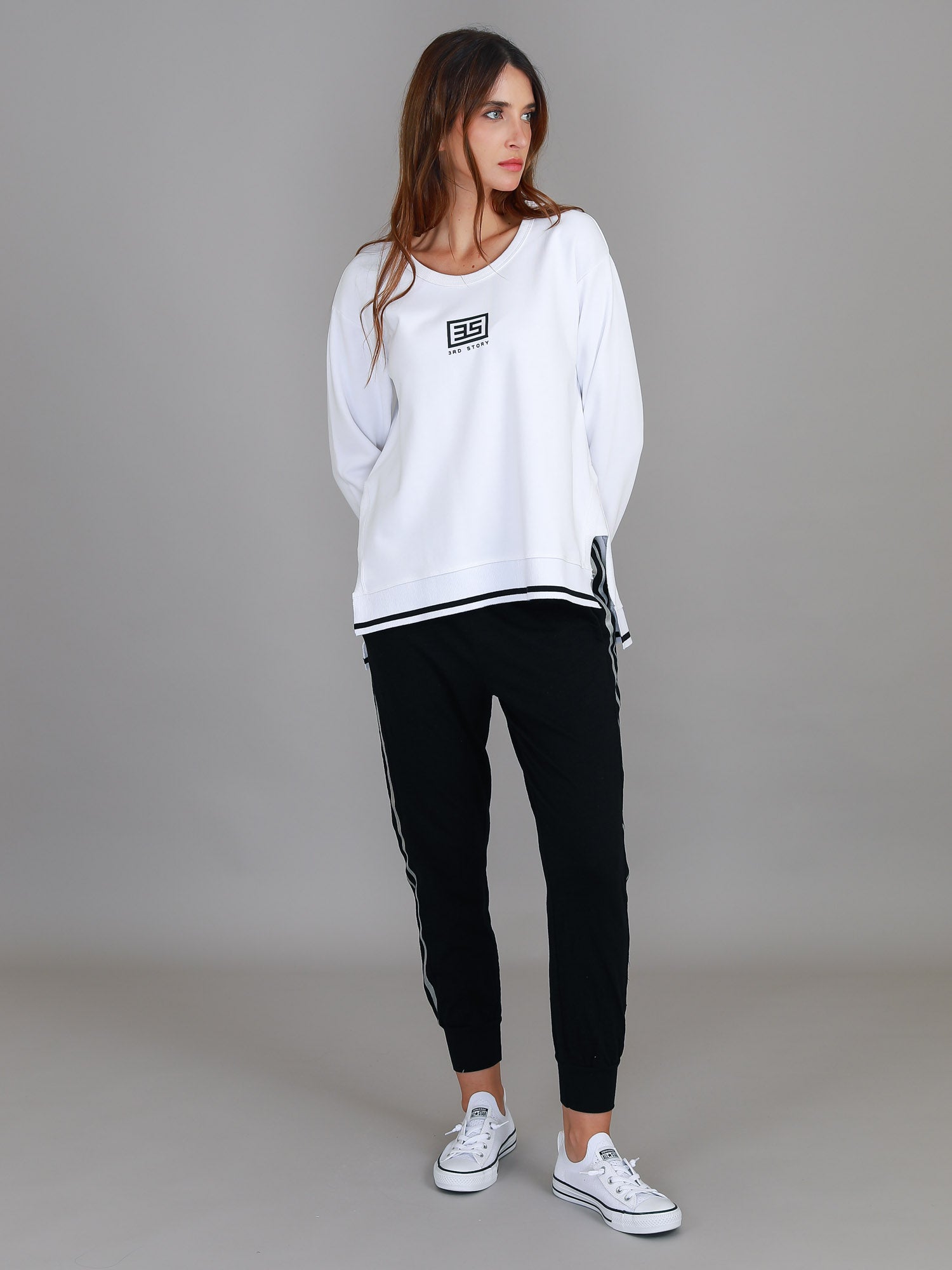 pullover crew neck #color_white