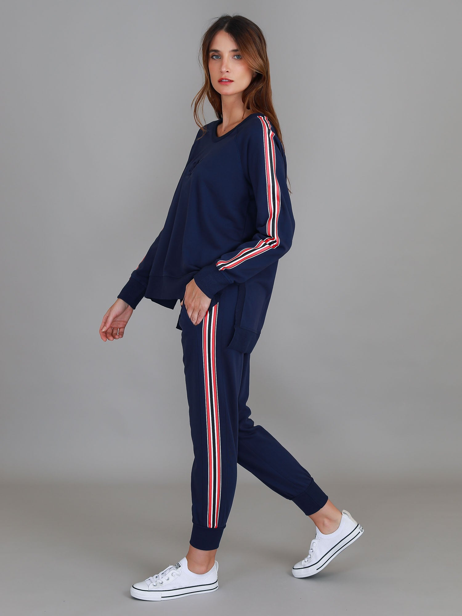 crewneck graphic sweatshirt #color_navy