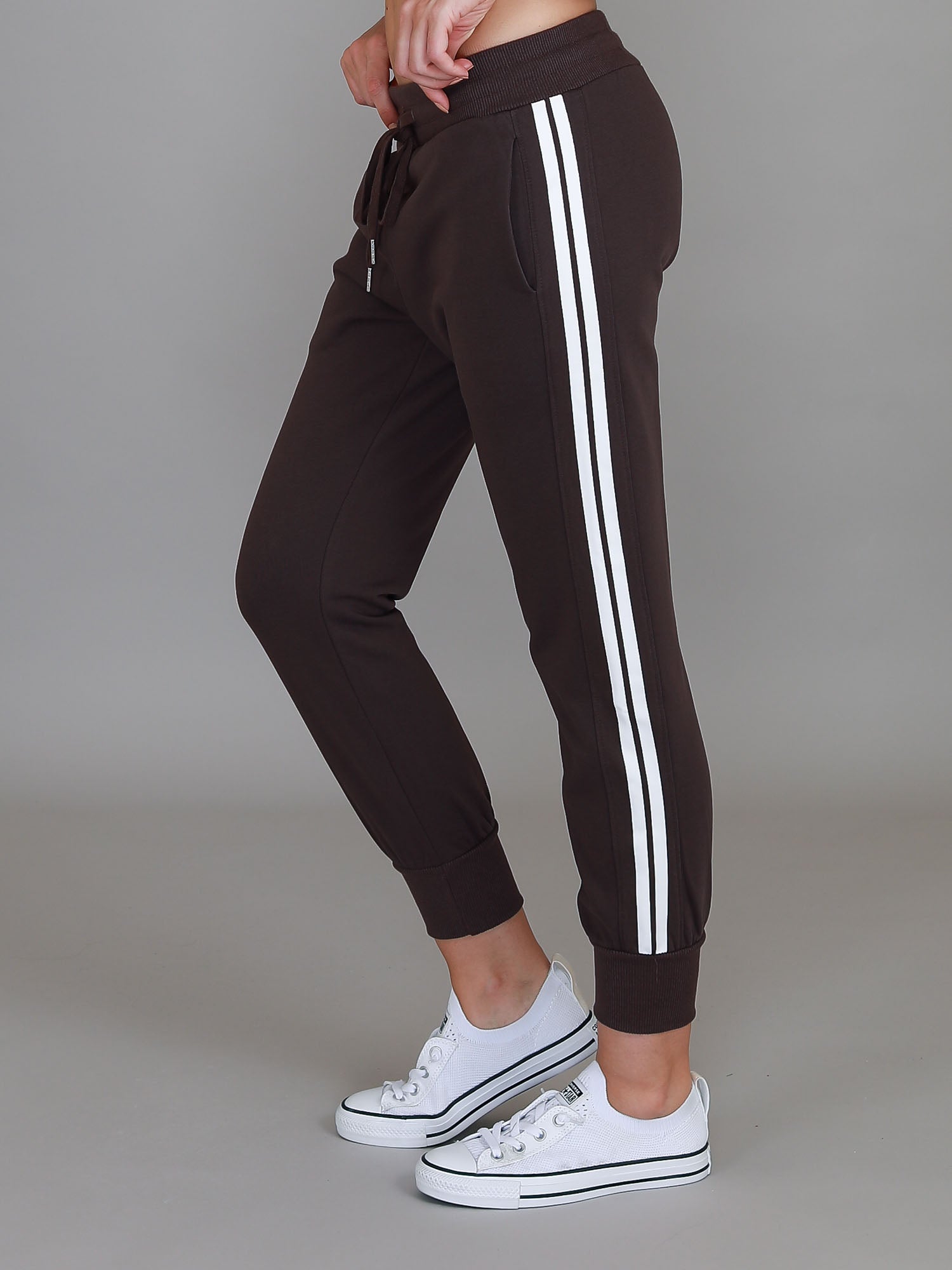 brown sweatpants #color_truffle