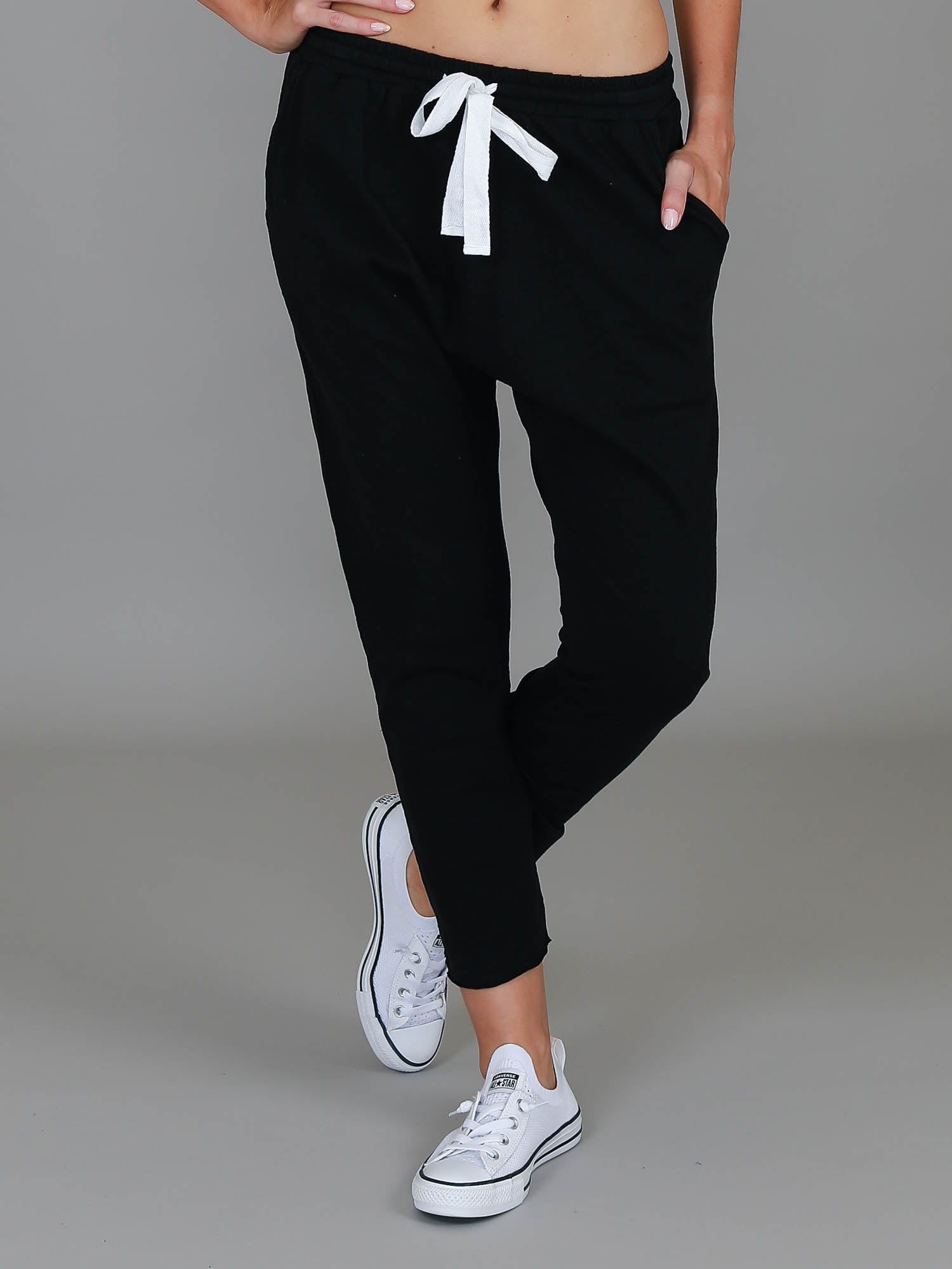 womens tapered joggers #color_black