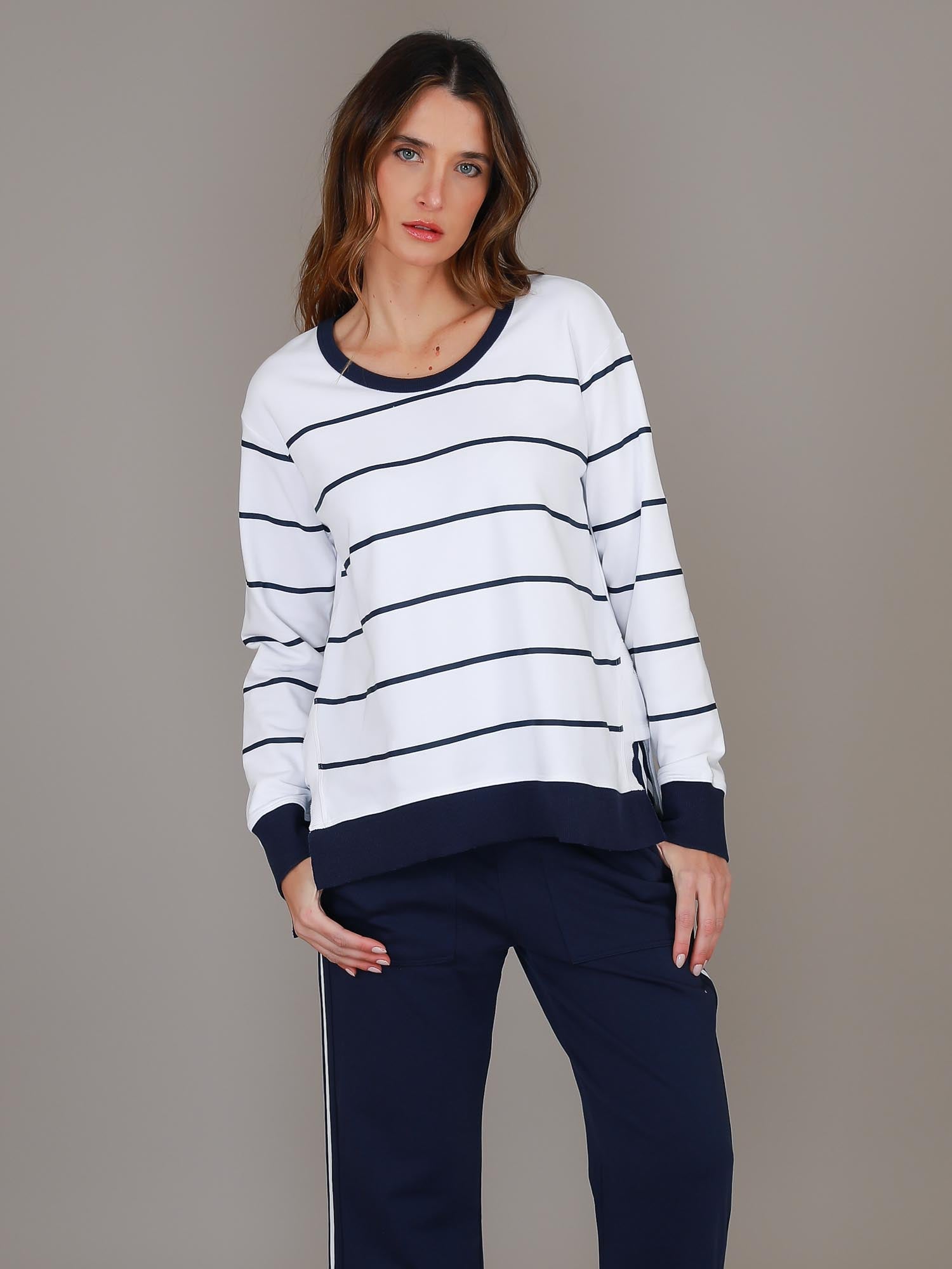 white sweatshirt #color_white