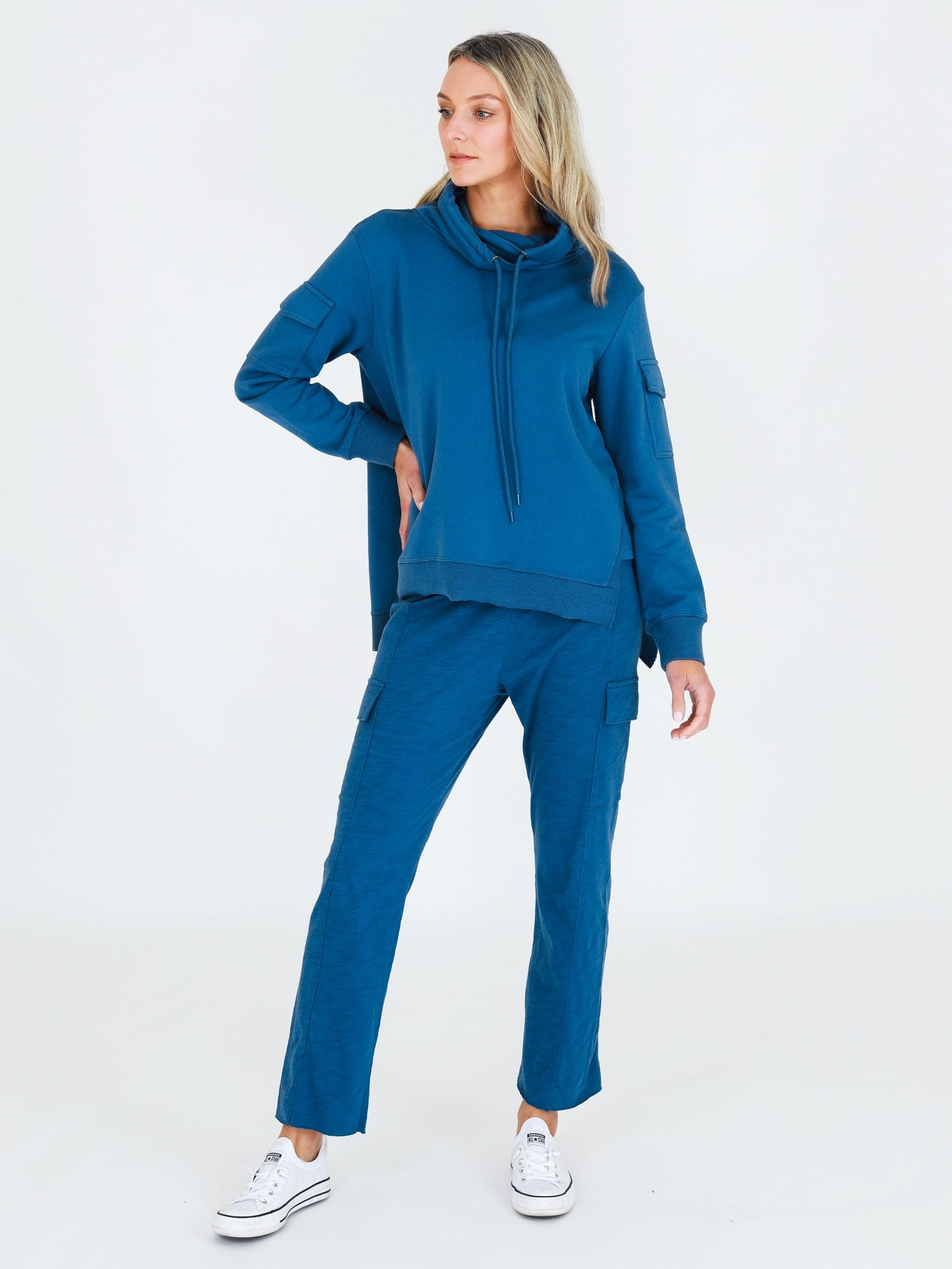 Blue Sweatshirt #color_midnight