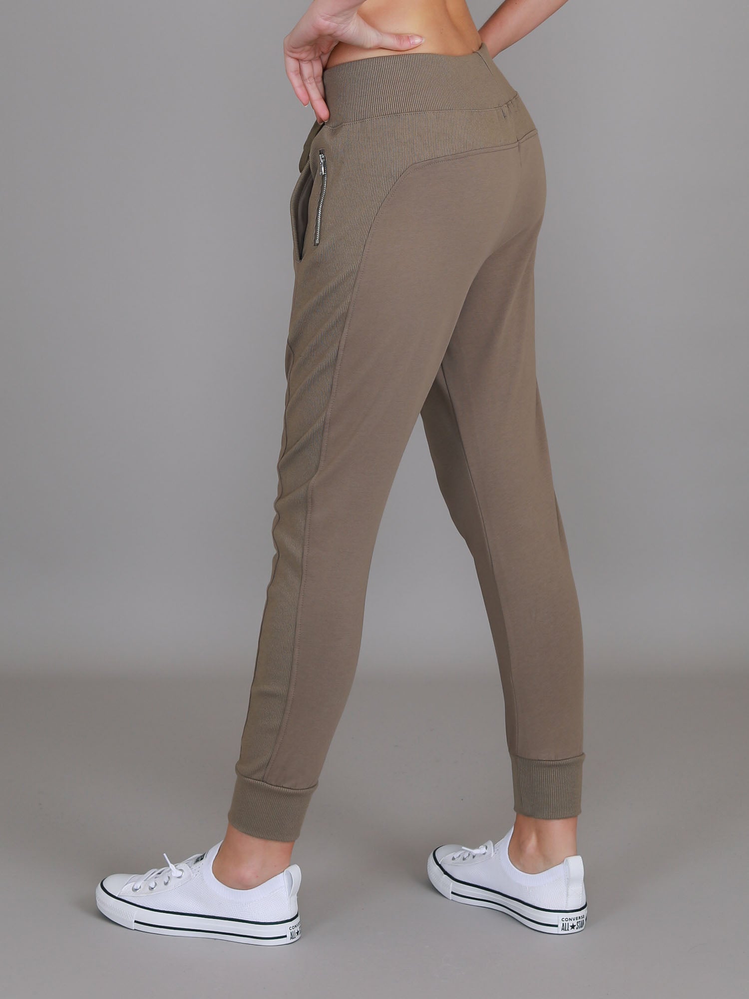 jogging pants #color_ginger