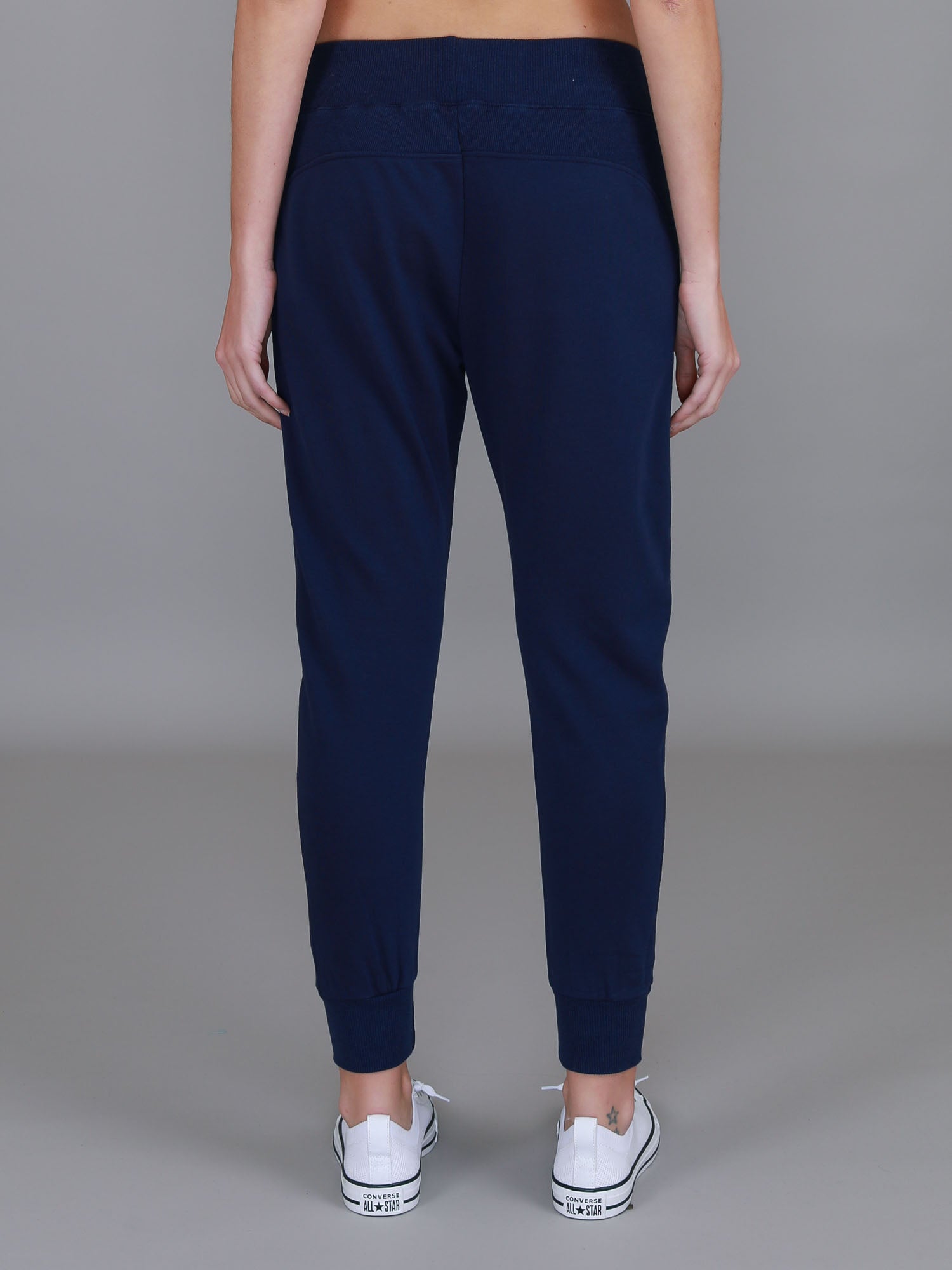 casual jogger pants outfit womens #color_navy
