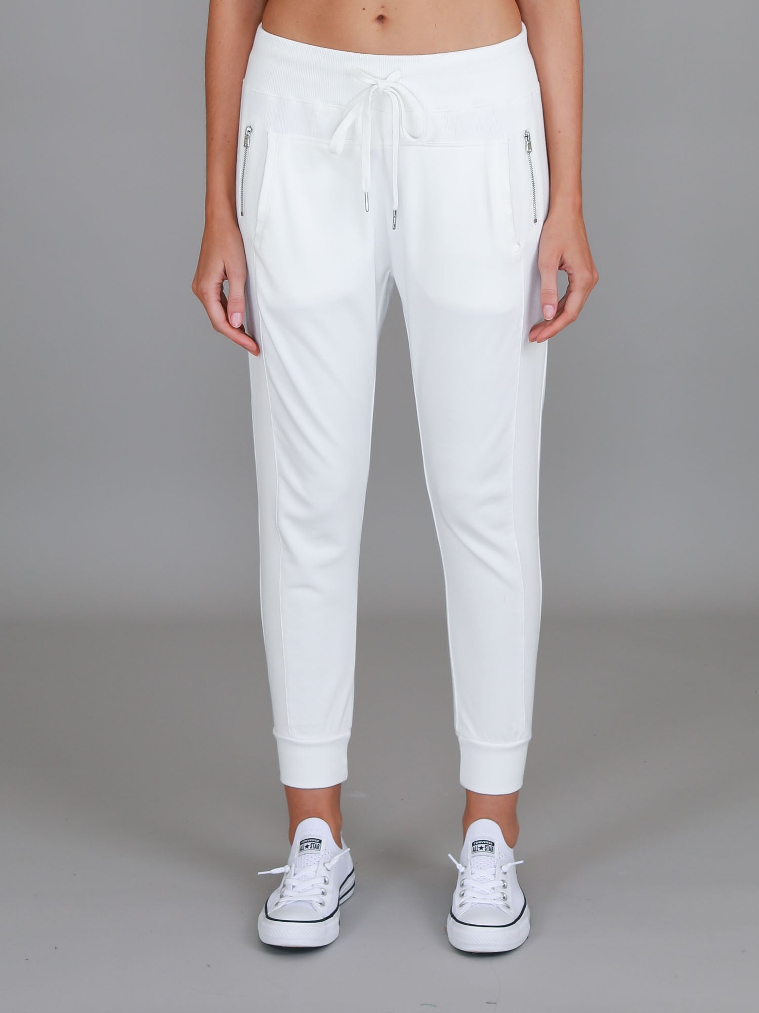 white joggers outfit #color_white