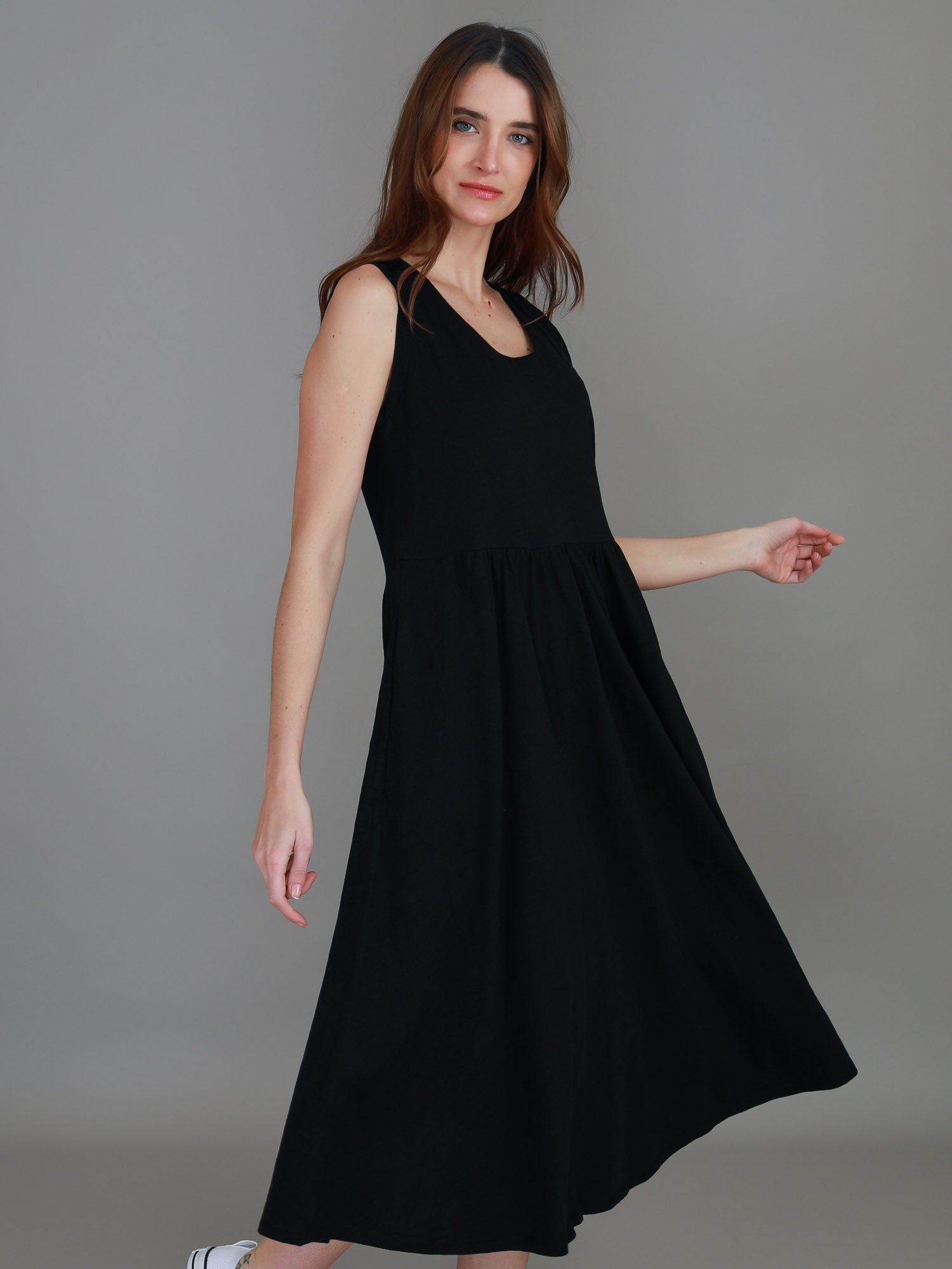 sleeveless black dress #color_black