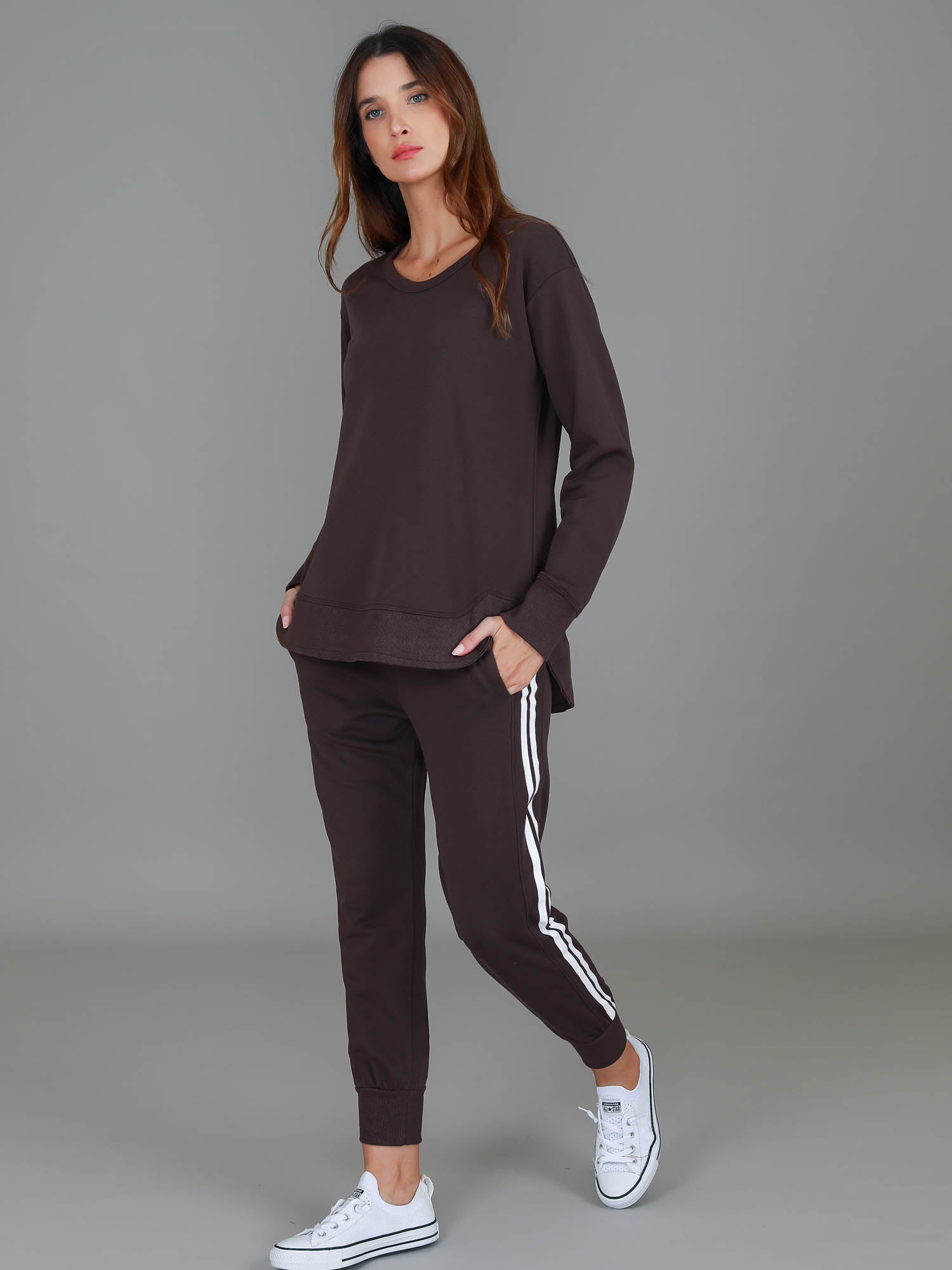 oversized crewneck sweatshirt #color_truffle