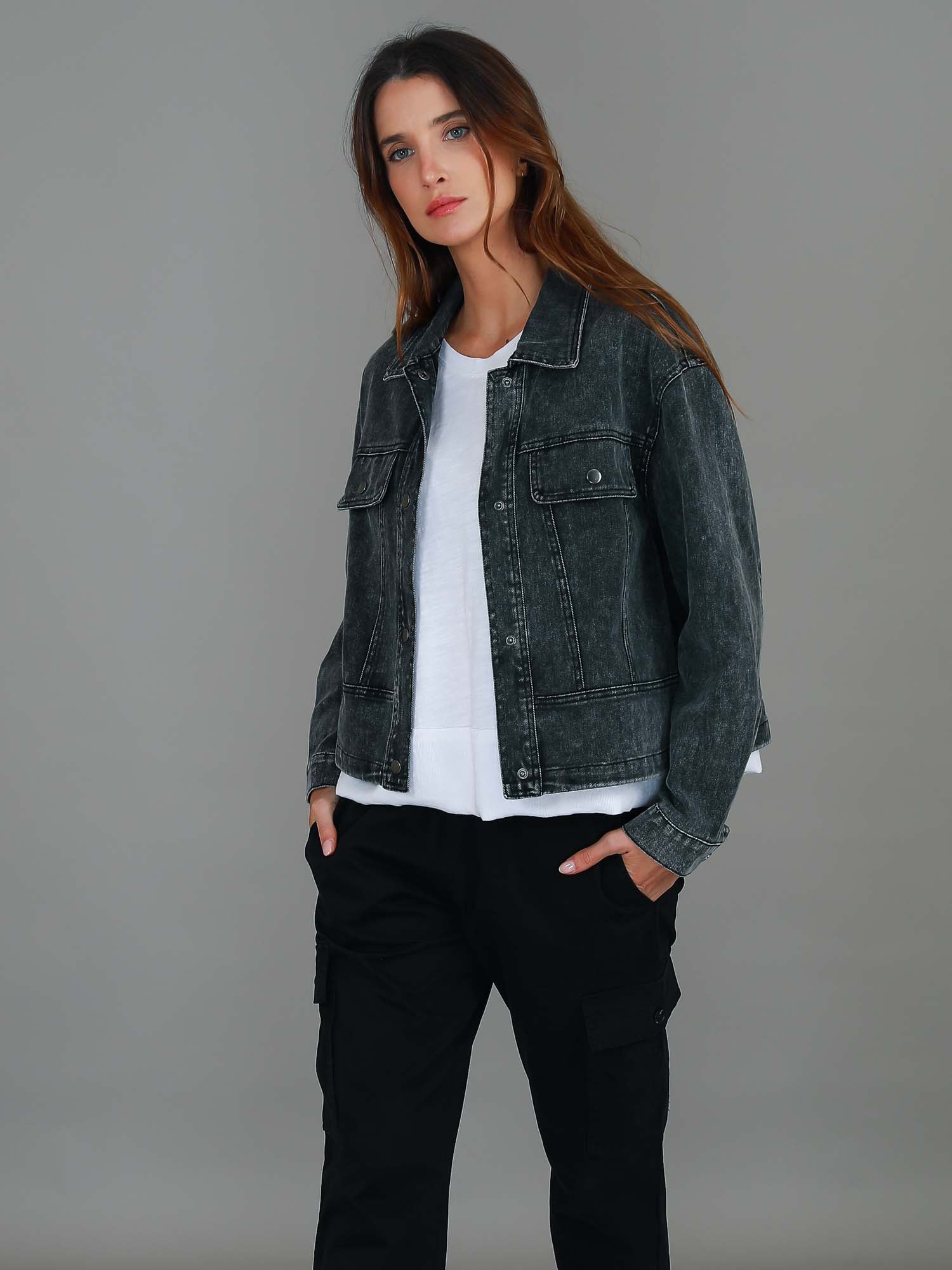 cropped denim jacket #color_wash black