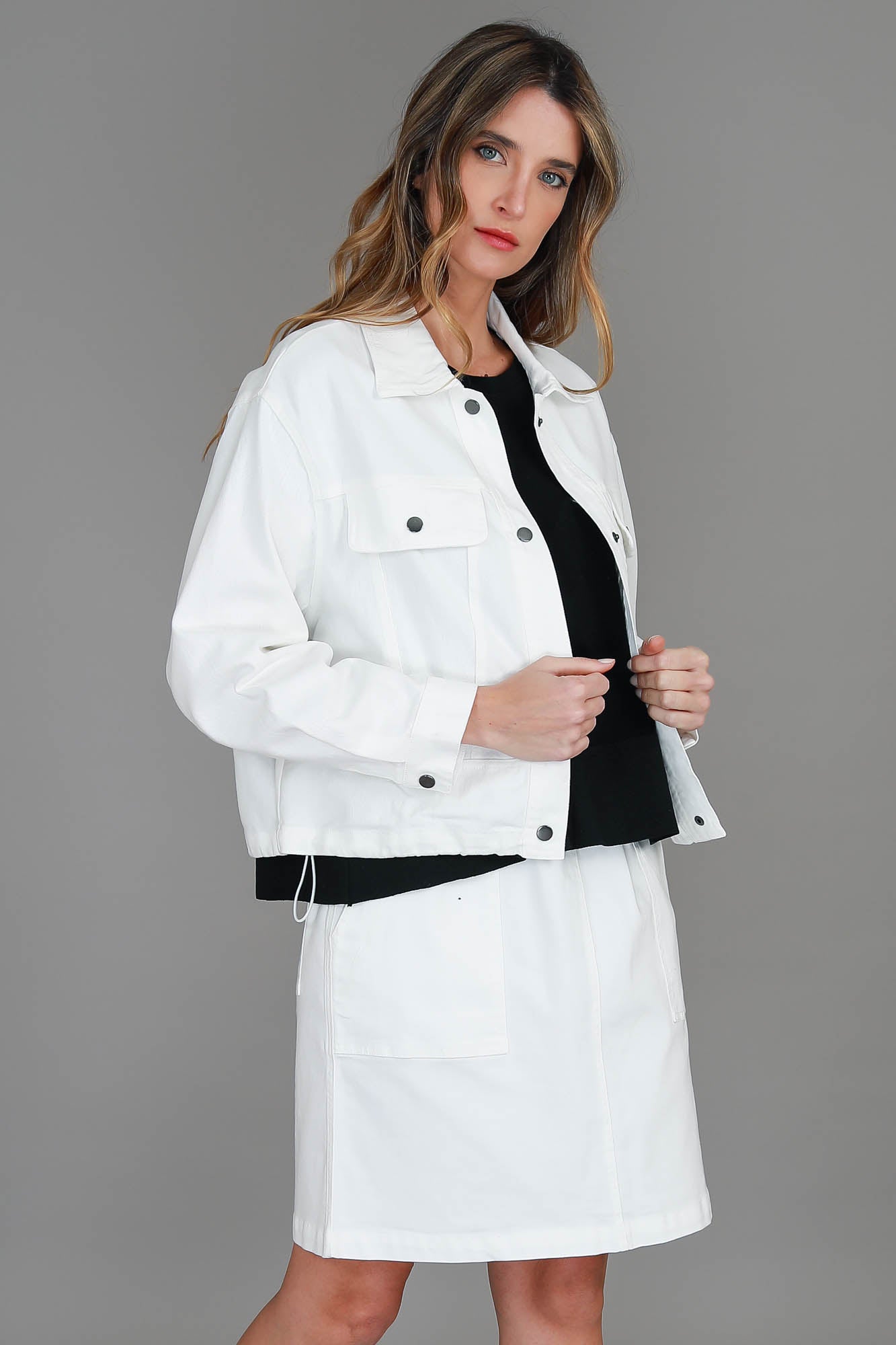 white jacket #color_white