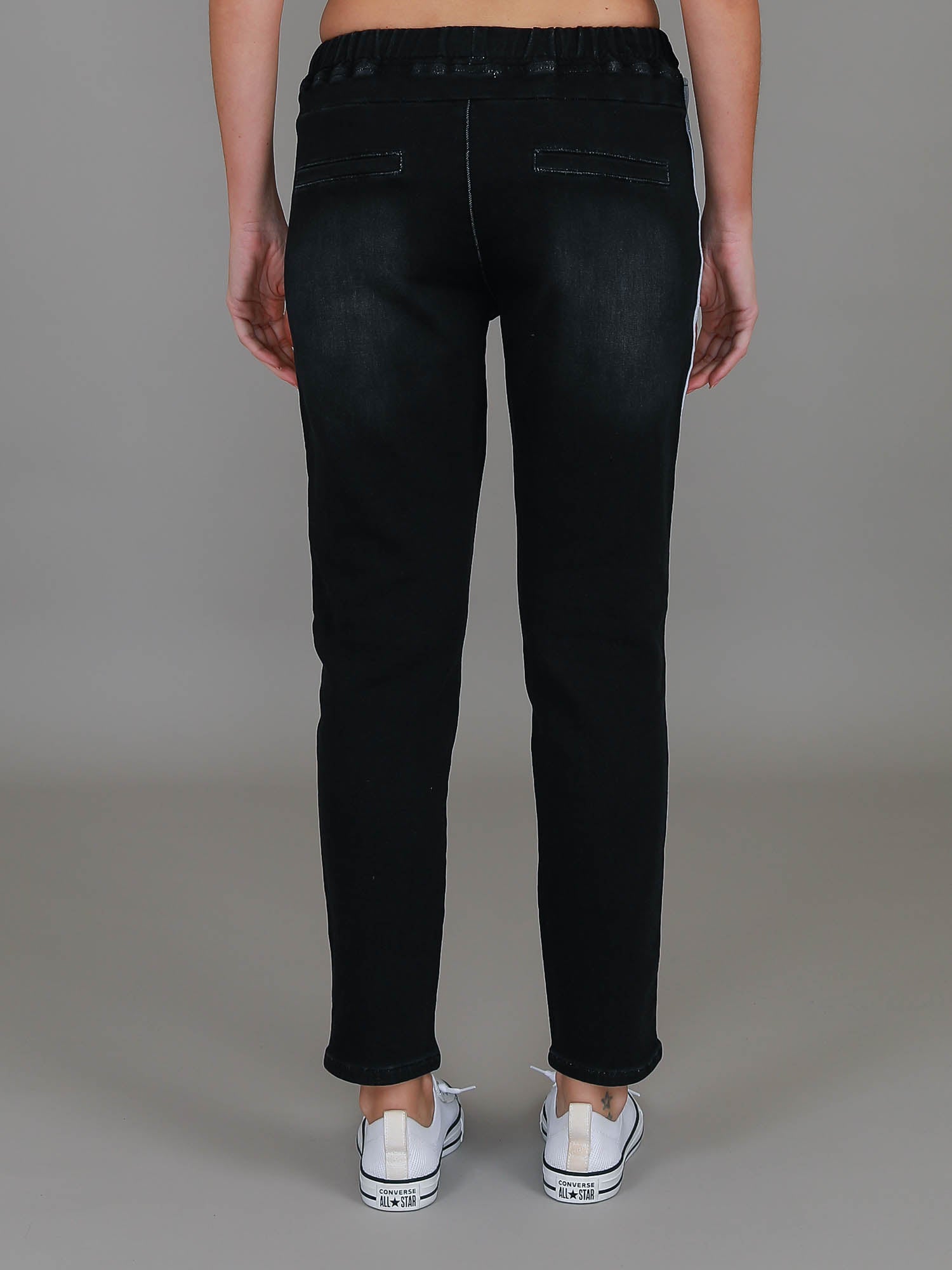 black jean #color_denim black