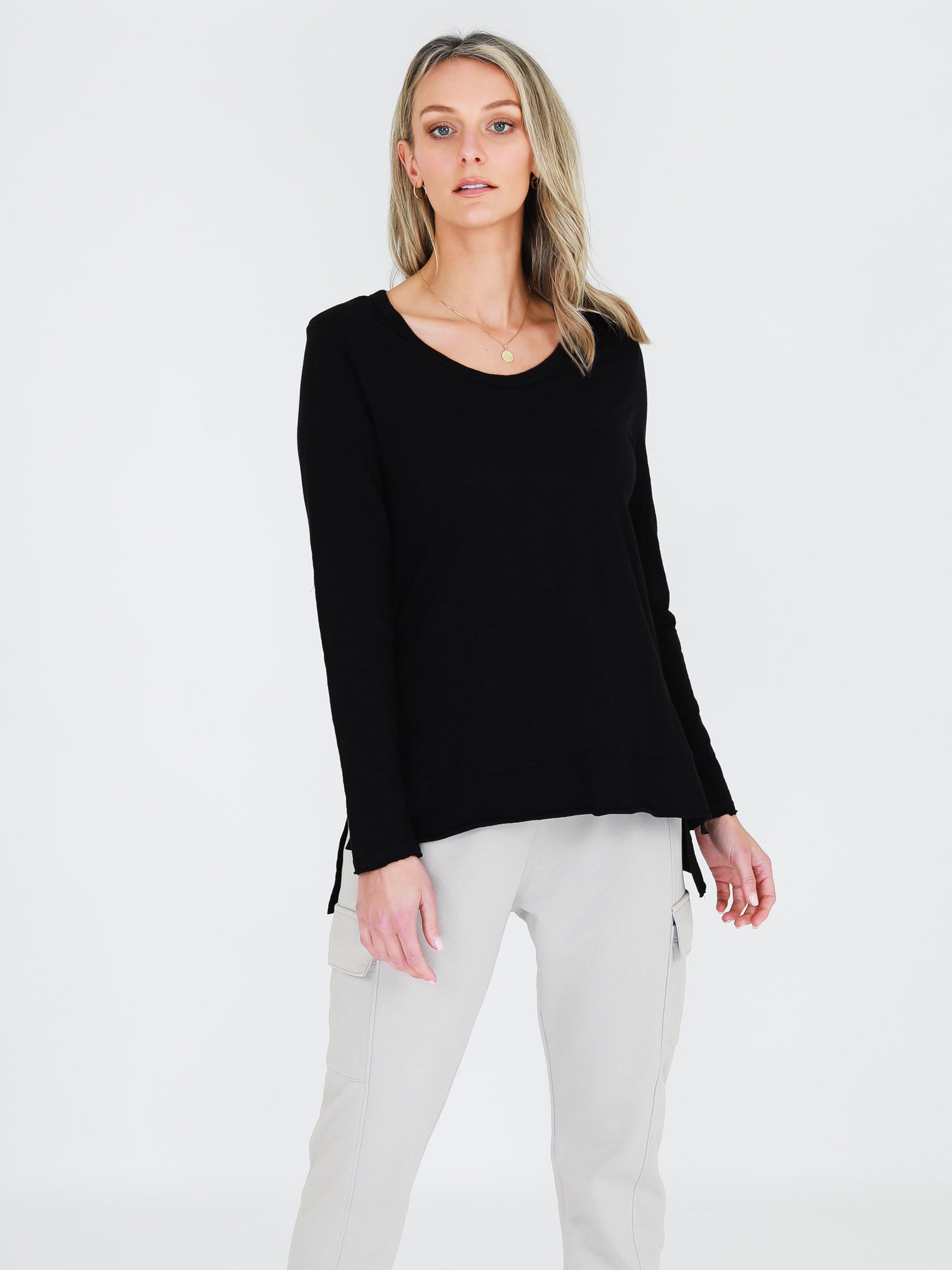 scoop neck tshirt #color_black