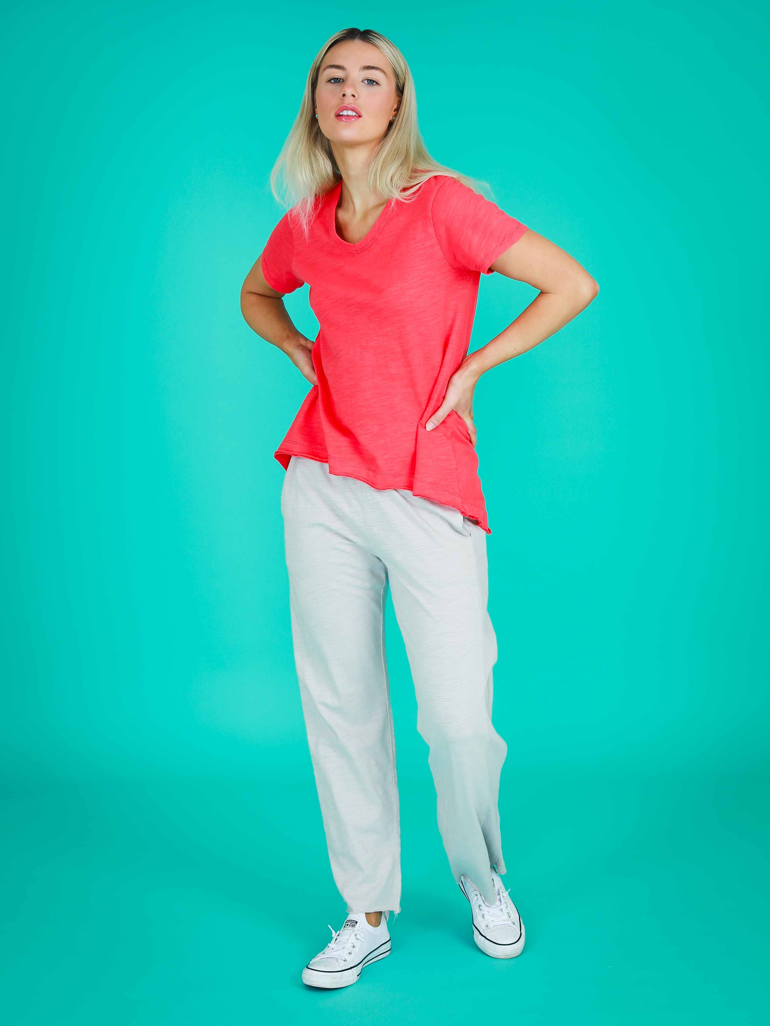 red t-shirt #color_lipstick