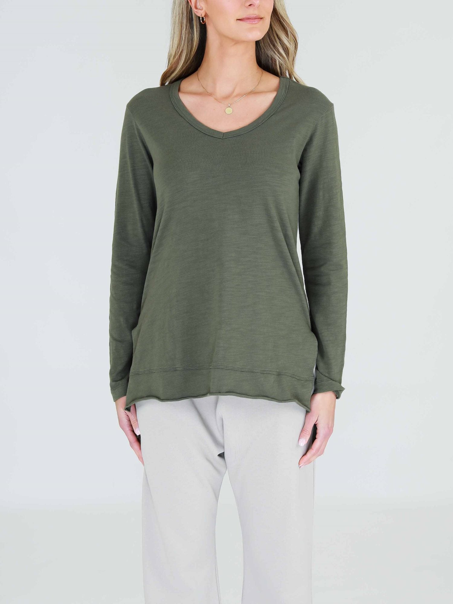 best travel clothes #color_khaki