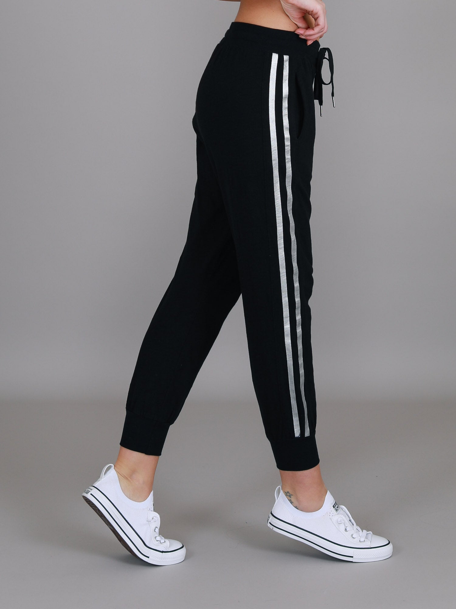 black jogger pants womens #color_black/silver