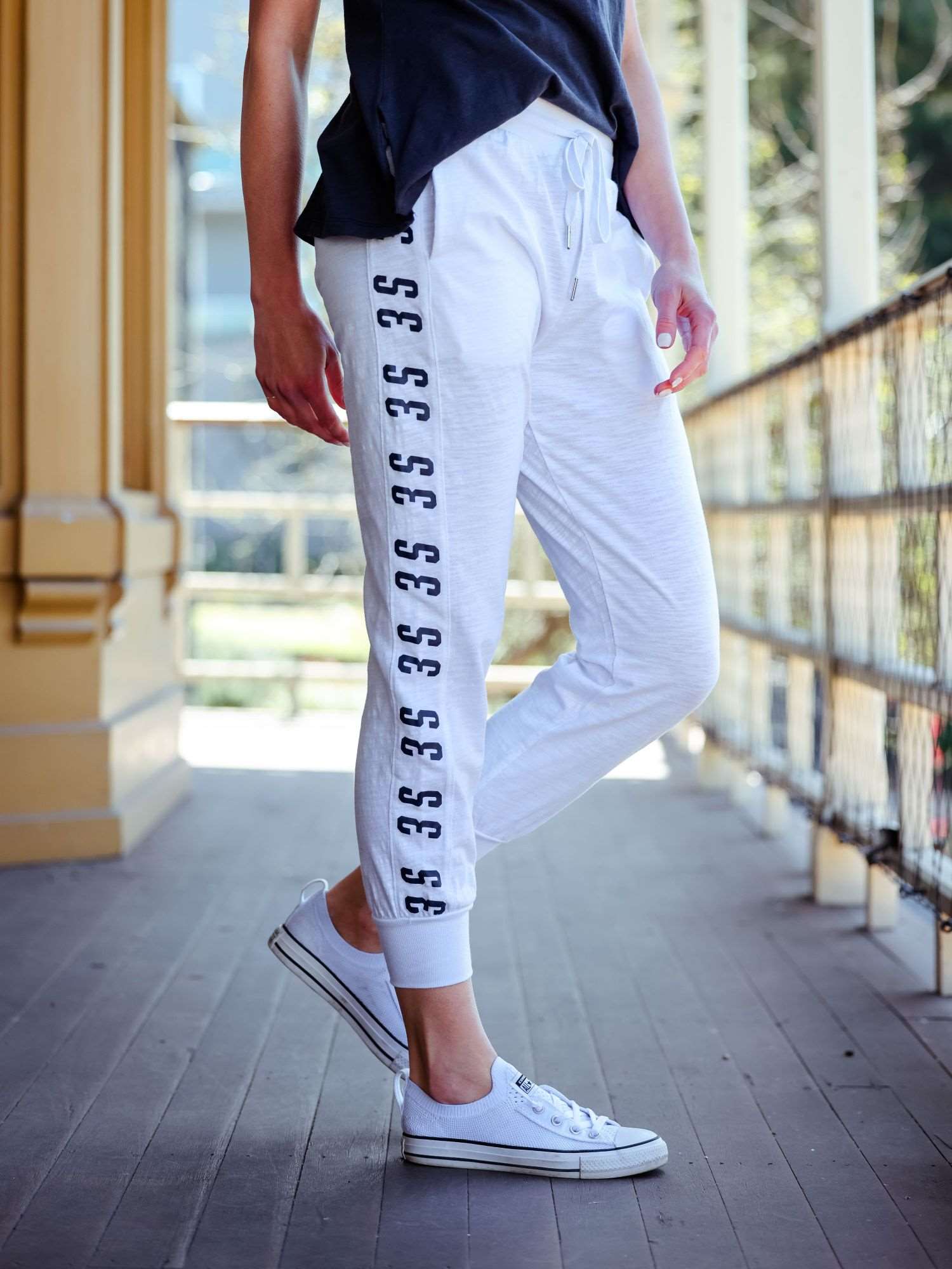 White joggers online style