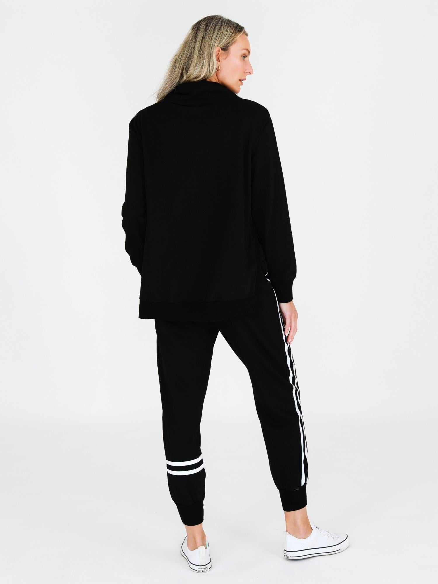 Black Sweatshirt #color_black