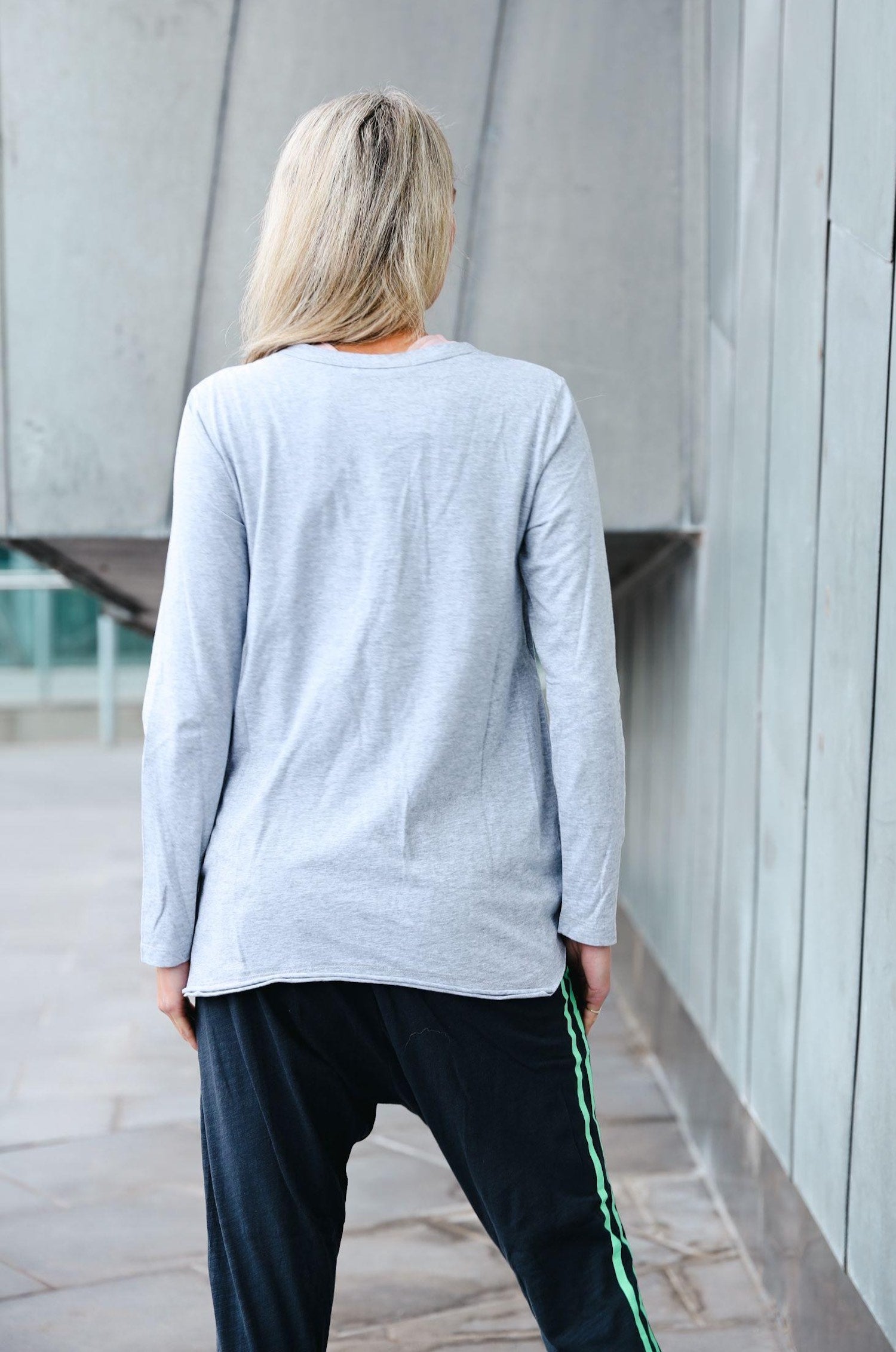 graphic long sleeve tops #color_grey marle