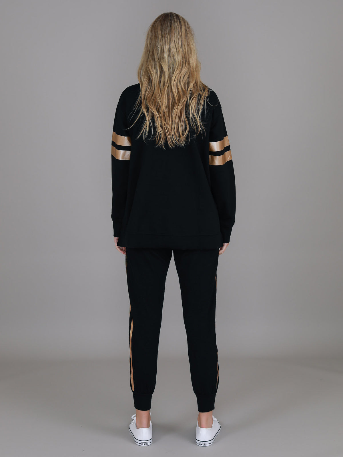 oversized crewneck sweatshirt black gold