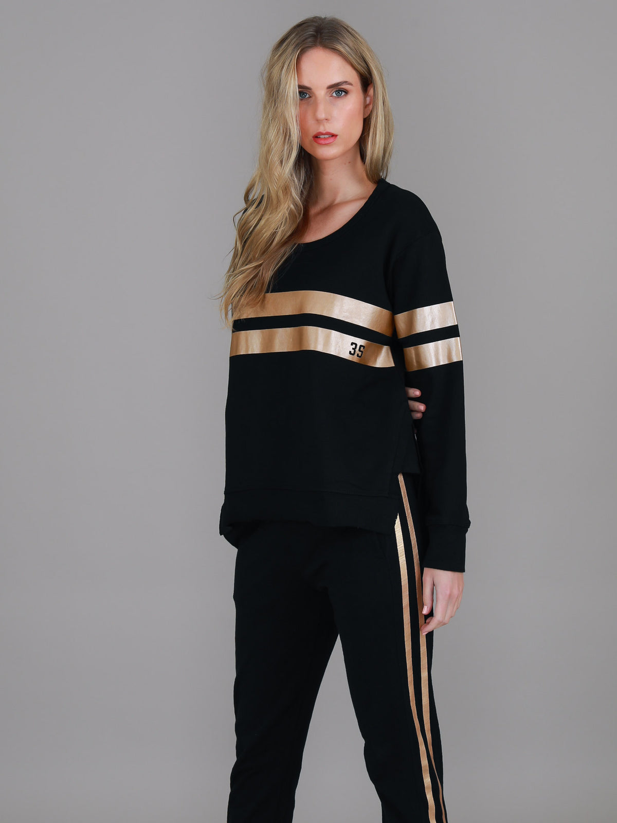womens black crewneck sweatshirt