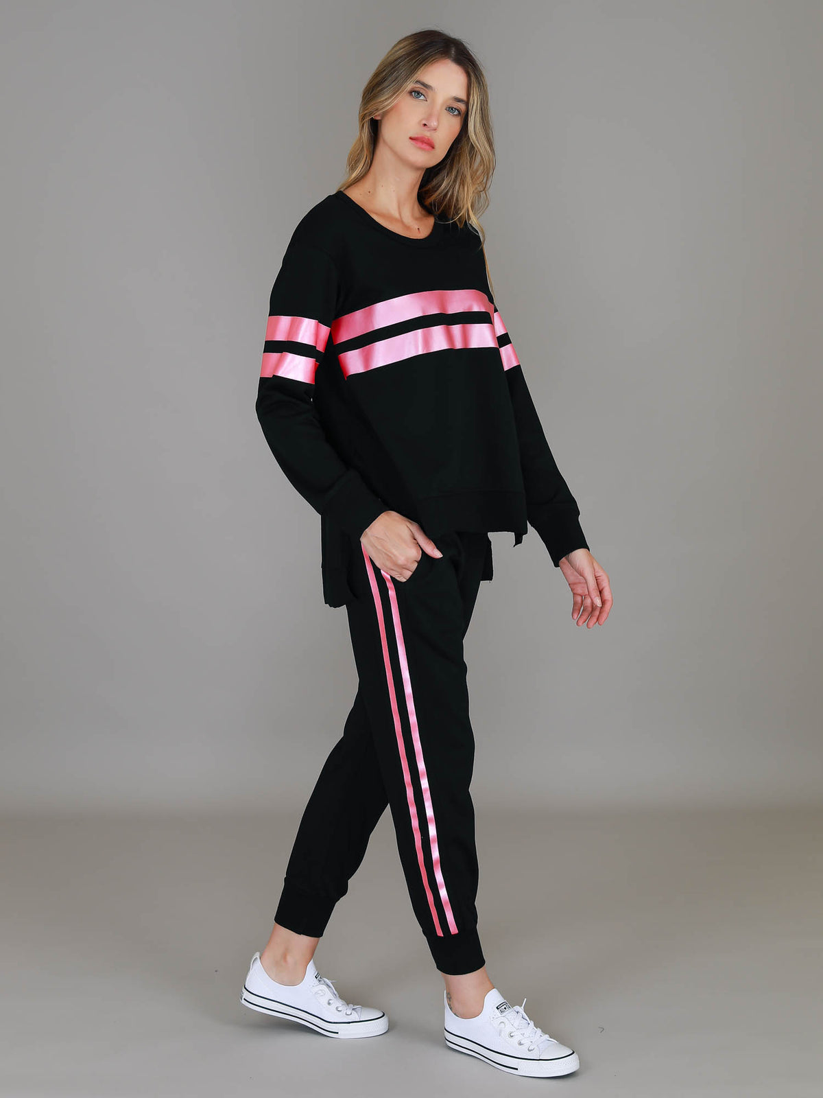 black oversized crewneck sweatshirt