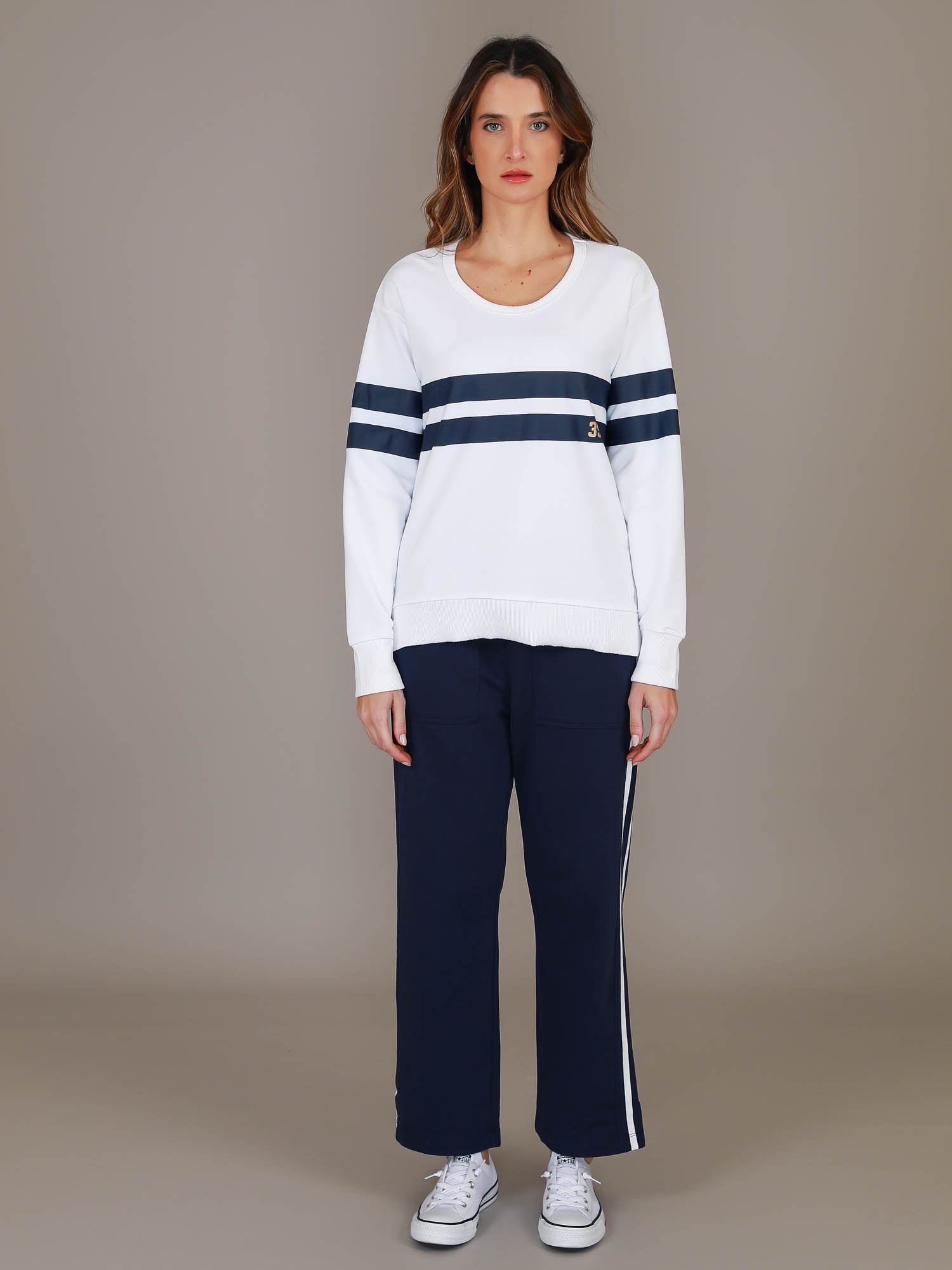 white crewneck sweatshirt #color_white