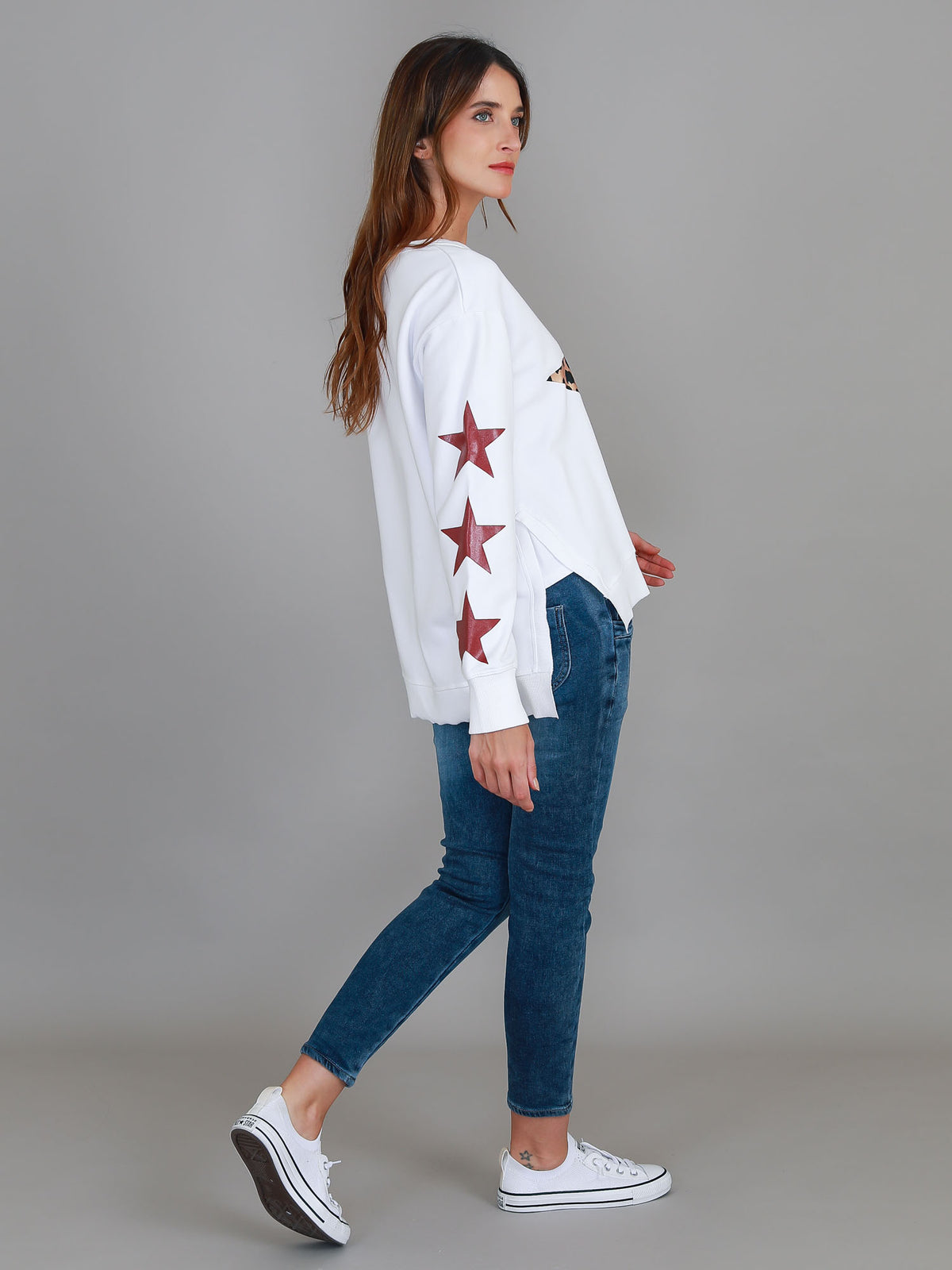 white graphic sweatshirt women