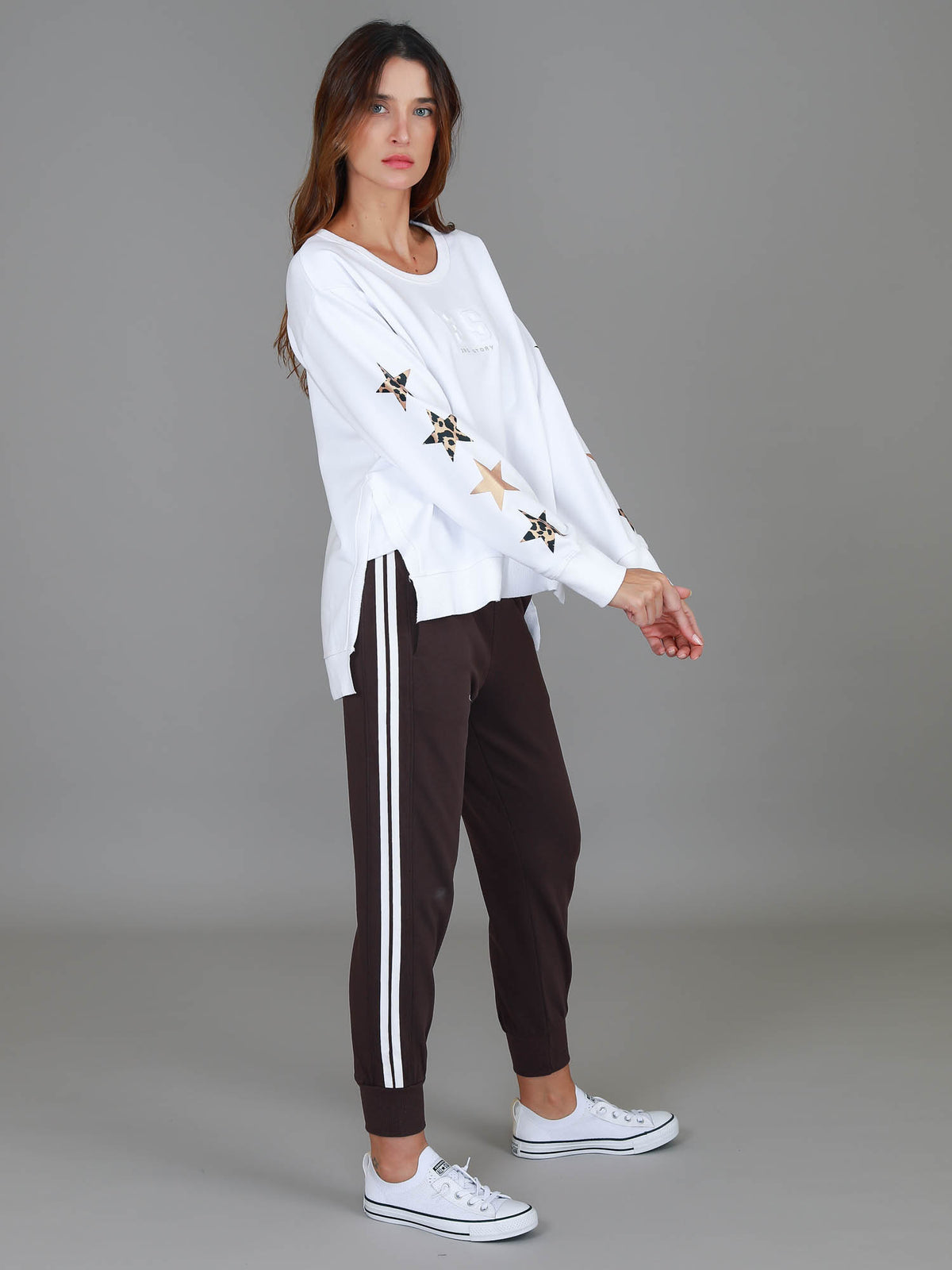 oversized white sweatshirt