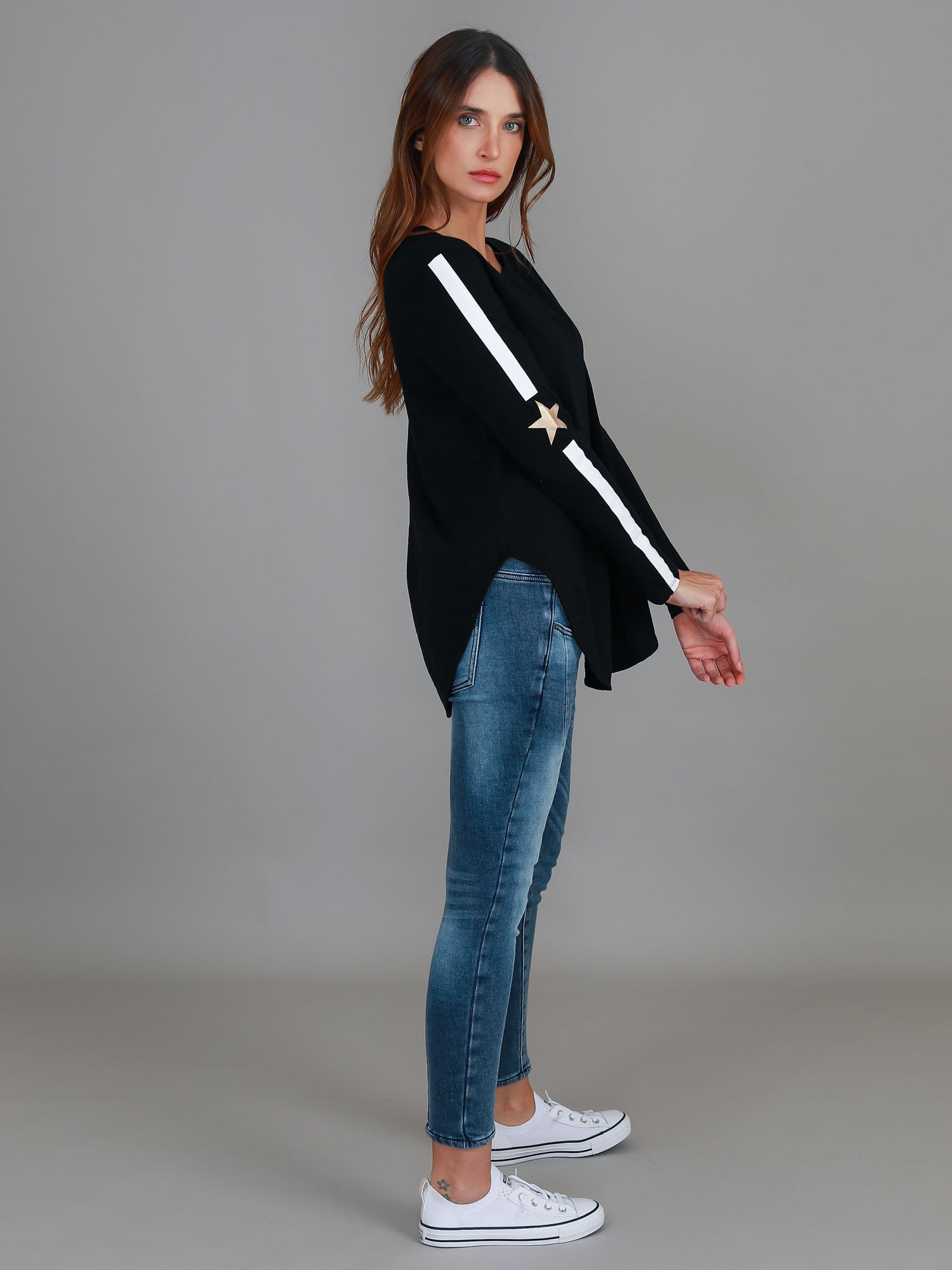 long sleeved black top #color_black