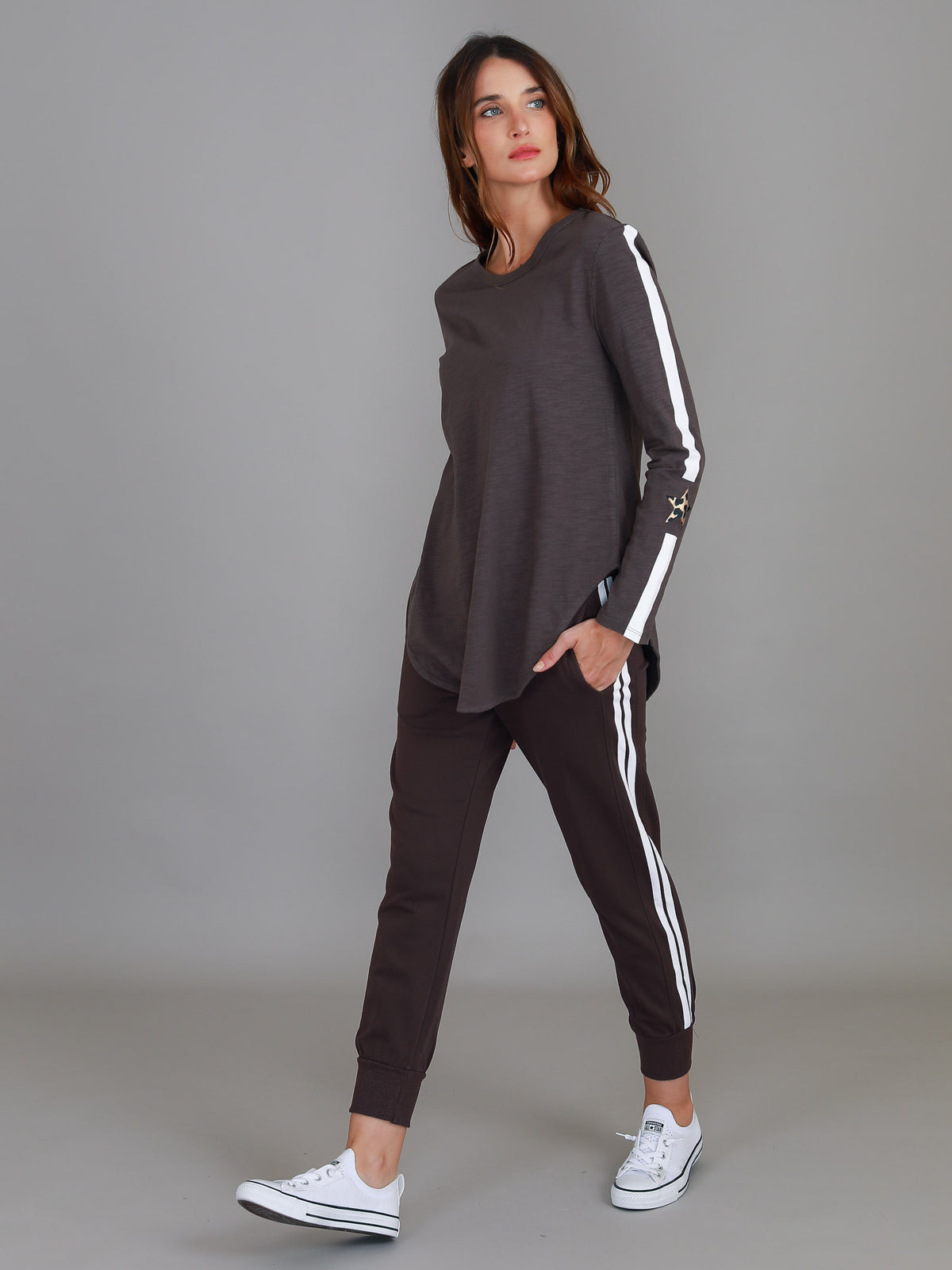 brown stripe sleeve tee