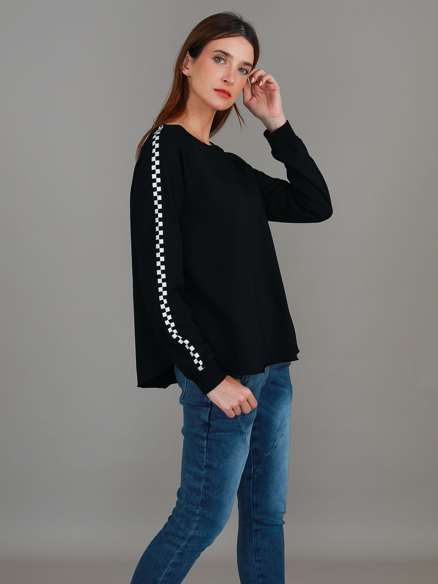 black sweatshirt #color_black