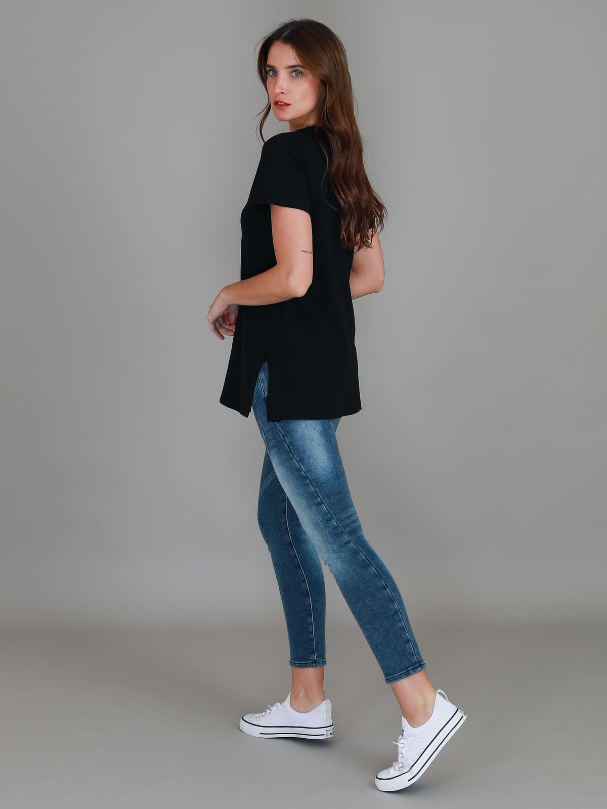 black tshirt women