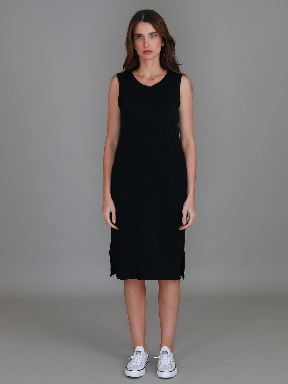 sleeveless black dress women