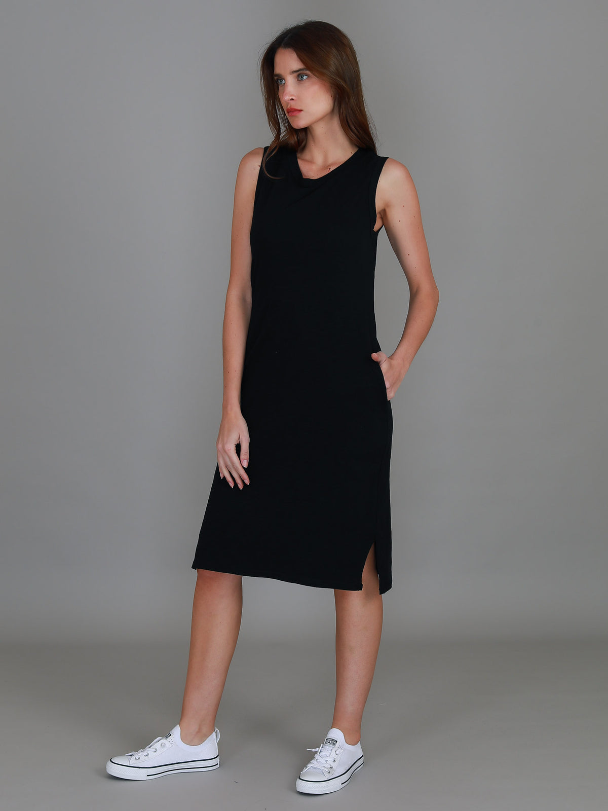 black sleeveless dress