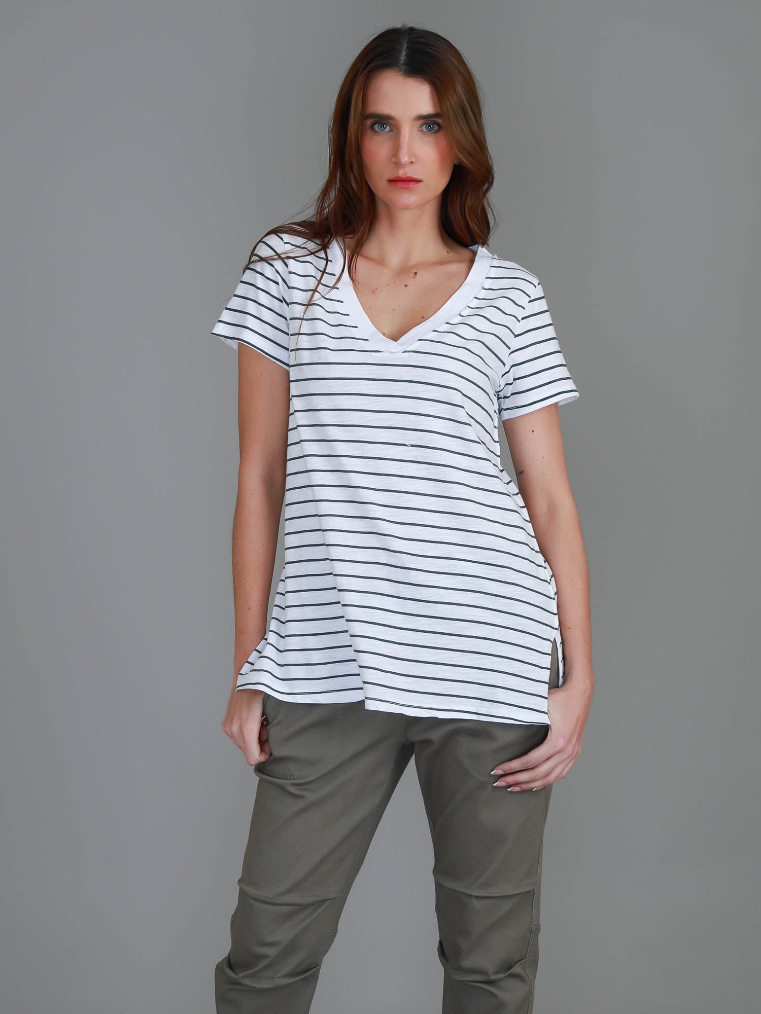 vneck top #color_navy stripe