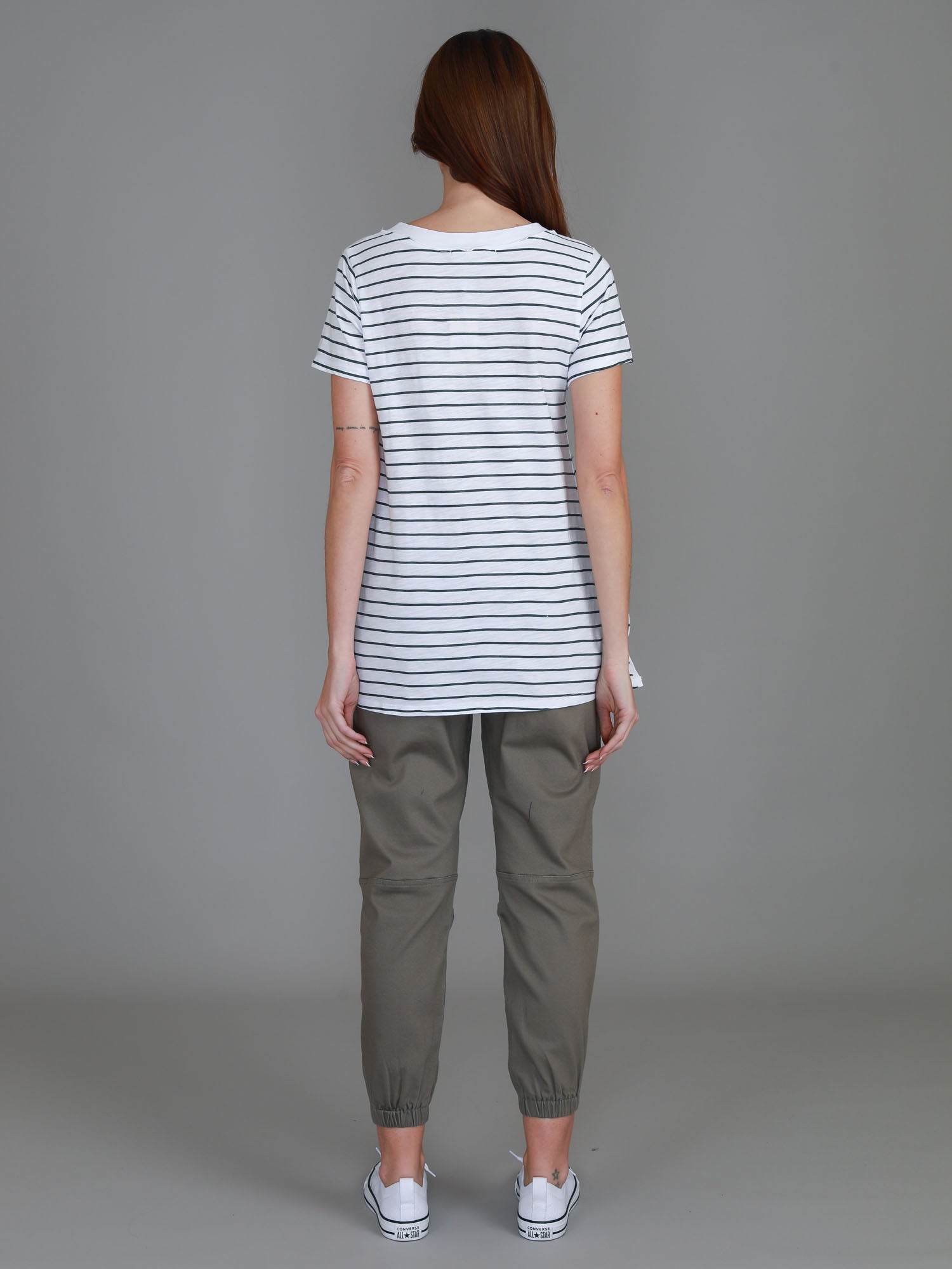 v neck white top #color_navy stripe