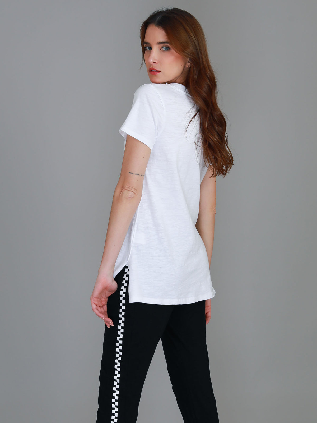 white v neck t shirt womens