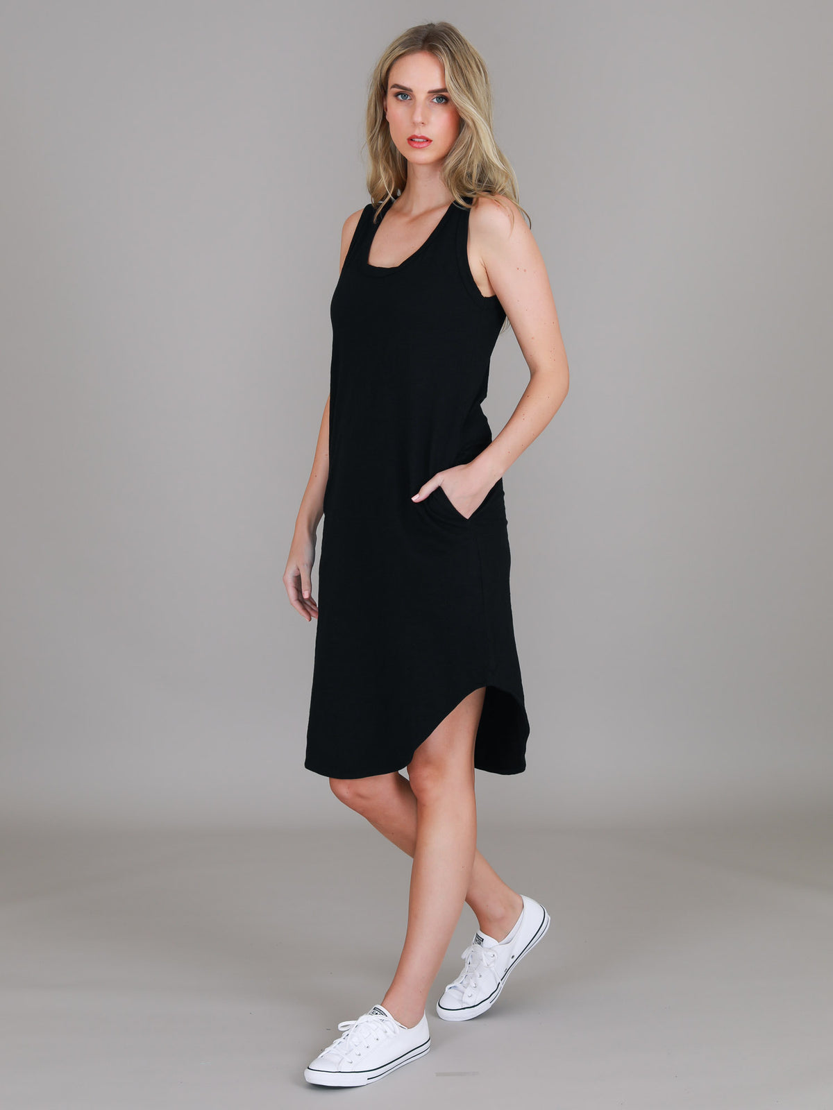 black sleeveless dress