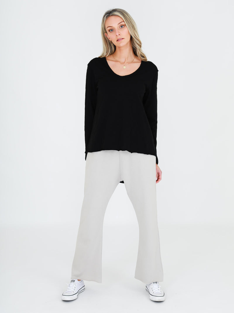 black drop tail long sleeve tee #color_black