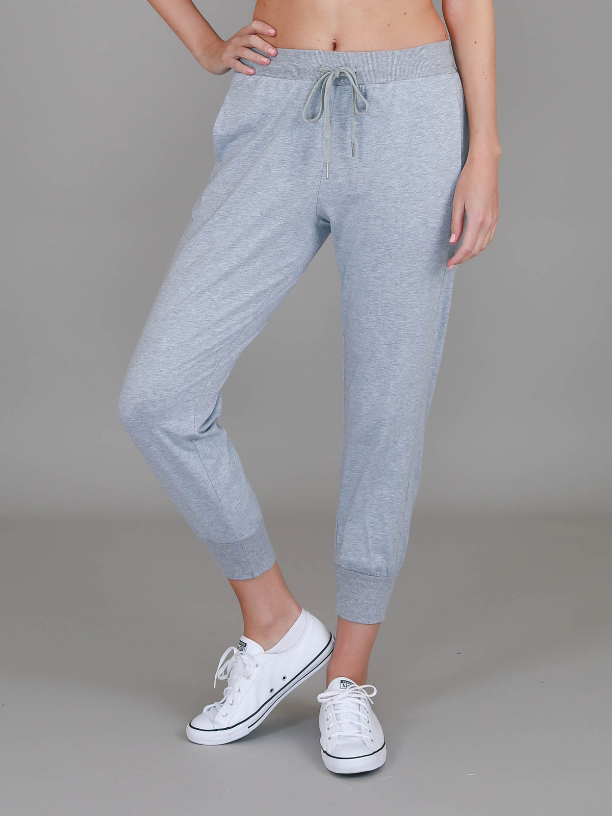 grey joggers outfit