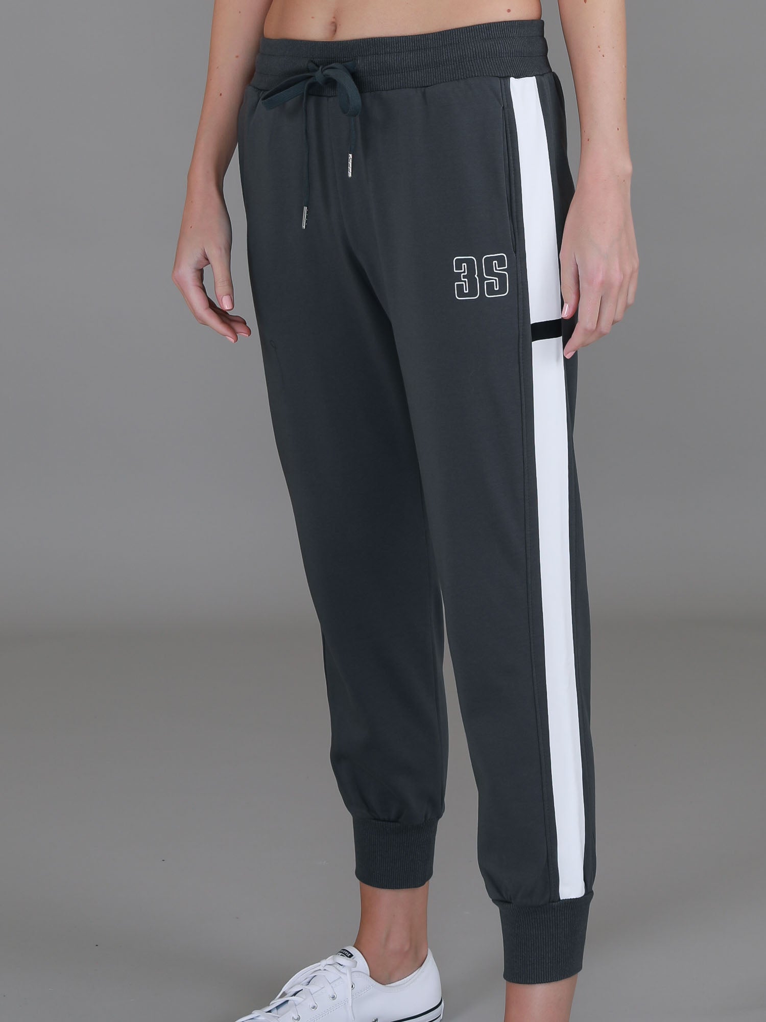 grey sweatpants #color_charcoal