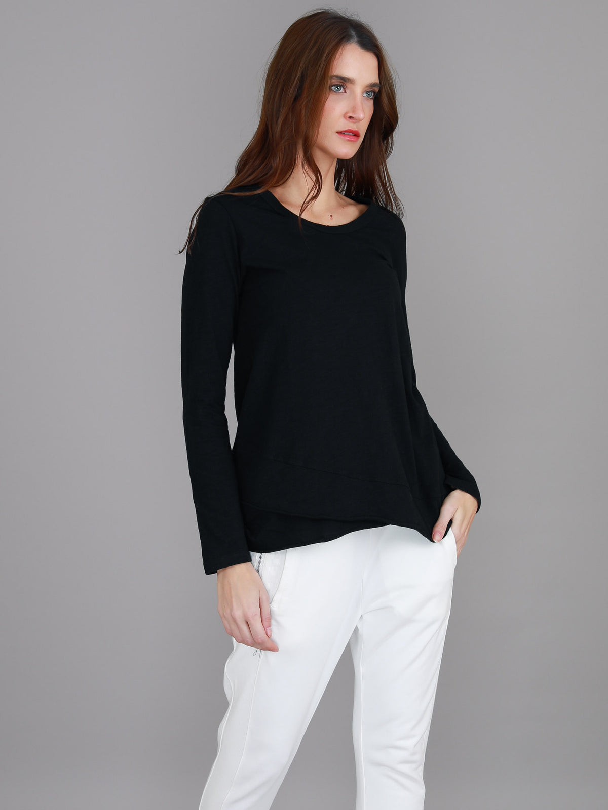 black crew neck long sleeve tee