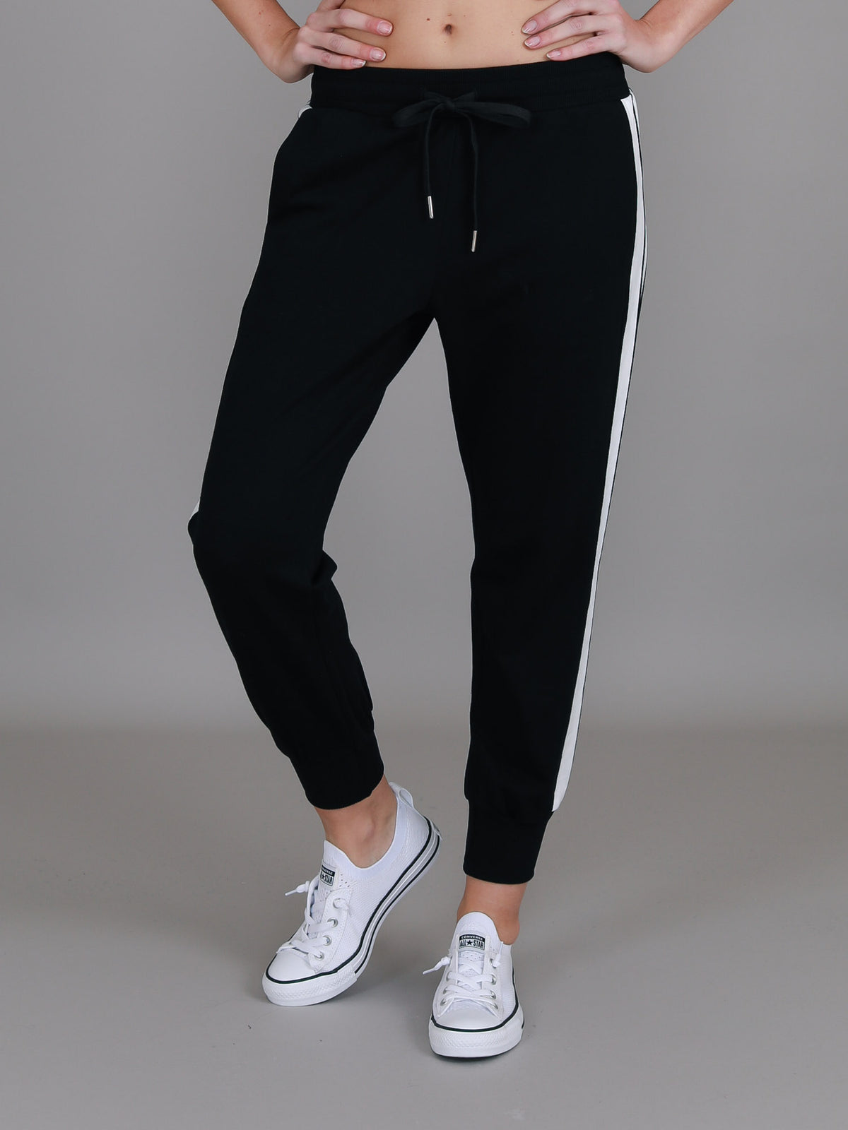 outfits with black sweatpants
