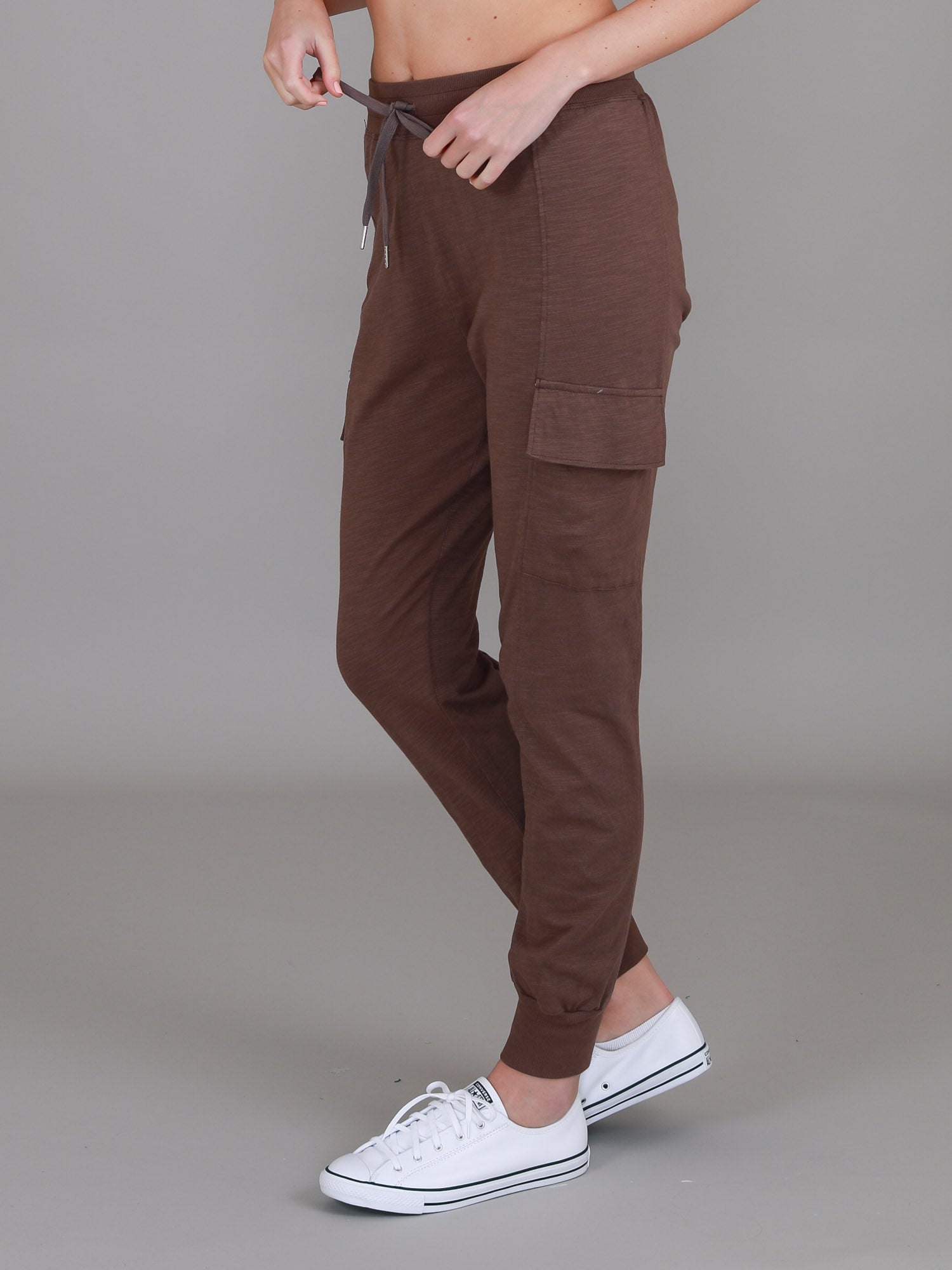 womens cargo joggers #color_hot chocolate